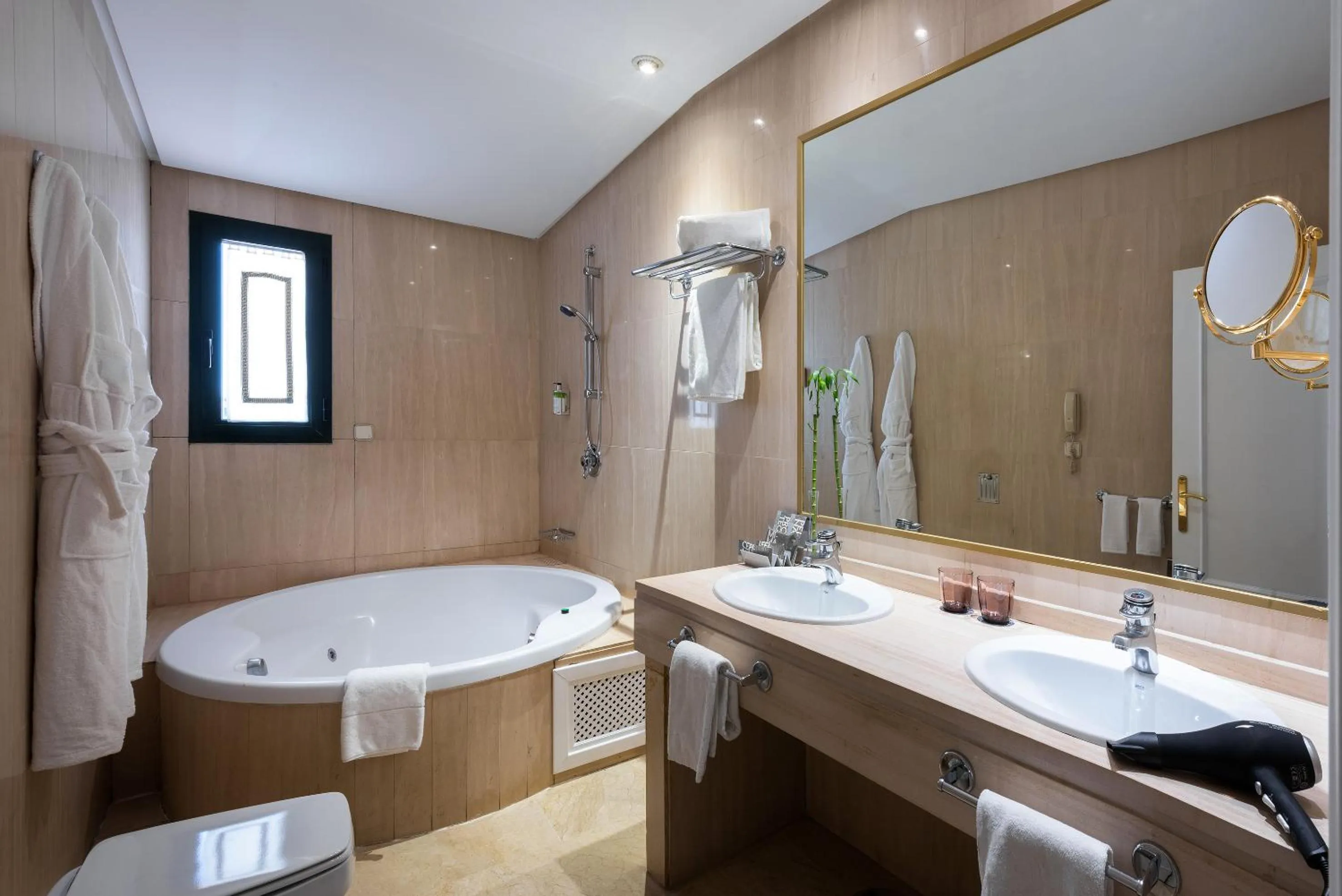 Bathroom in AZZ Mérida Medea Hotel