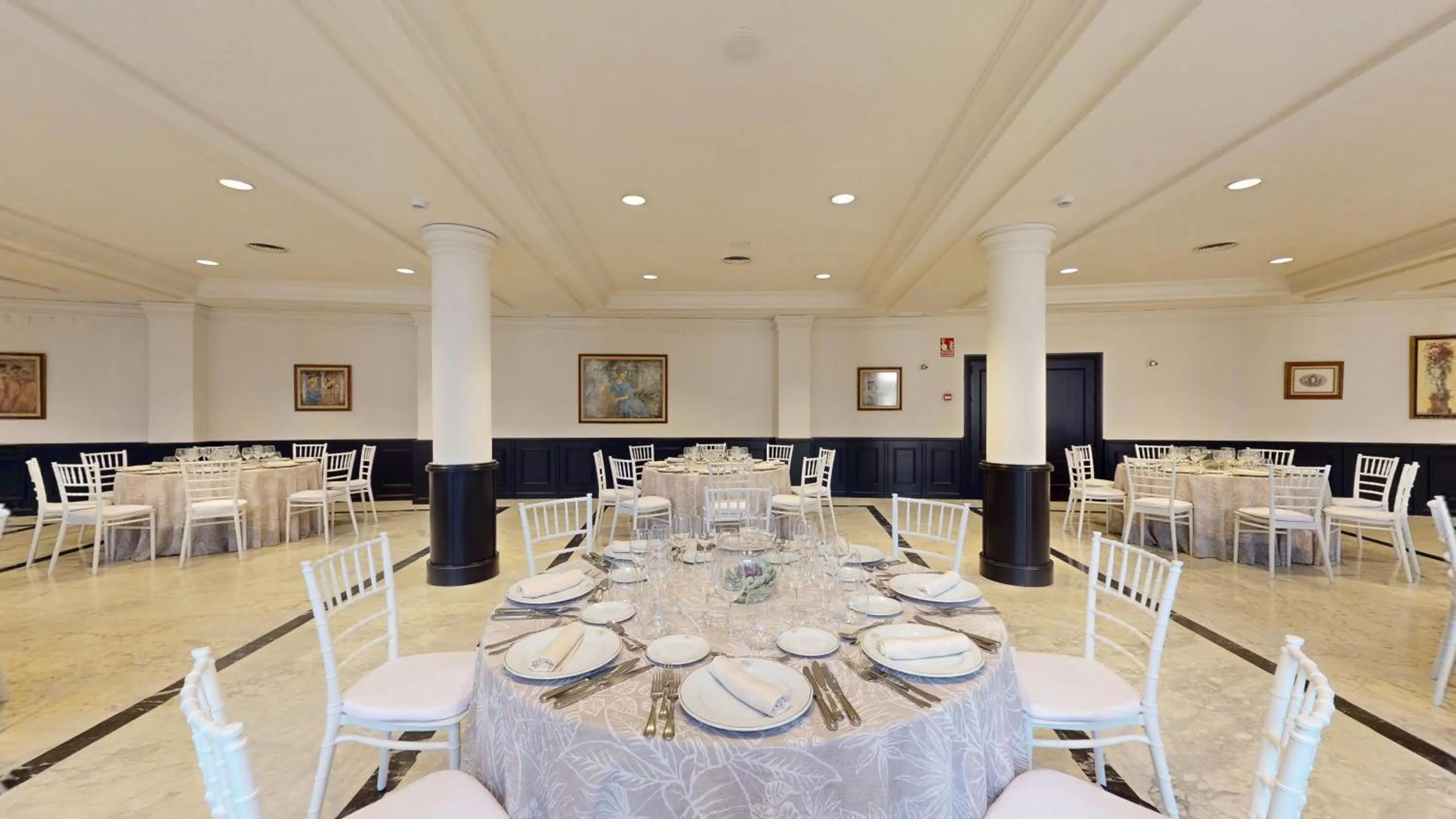 Lounge or bar in AZZ Mérida Medea Hotel