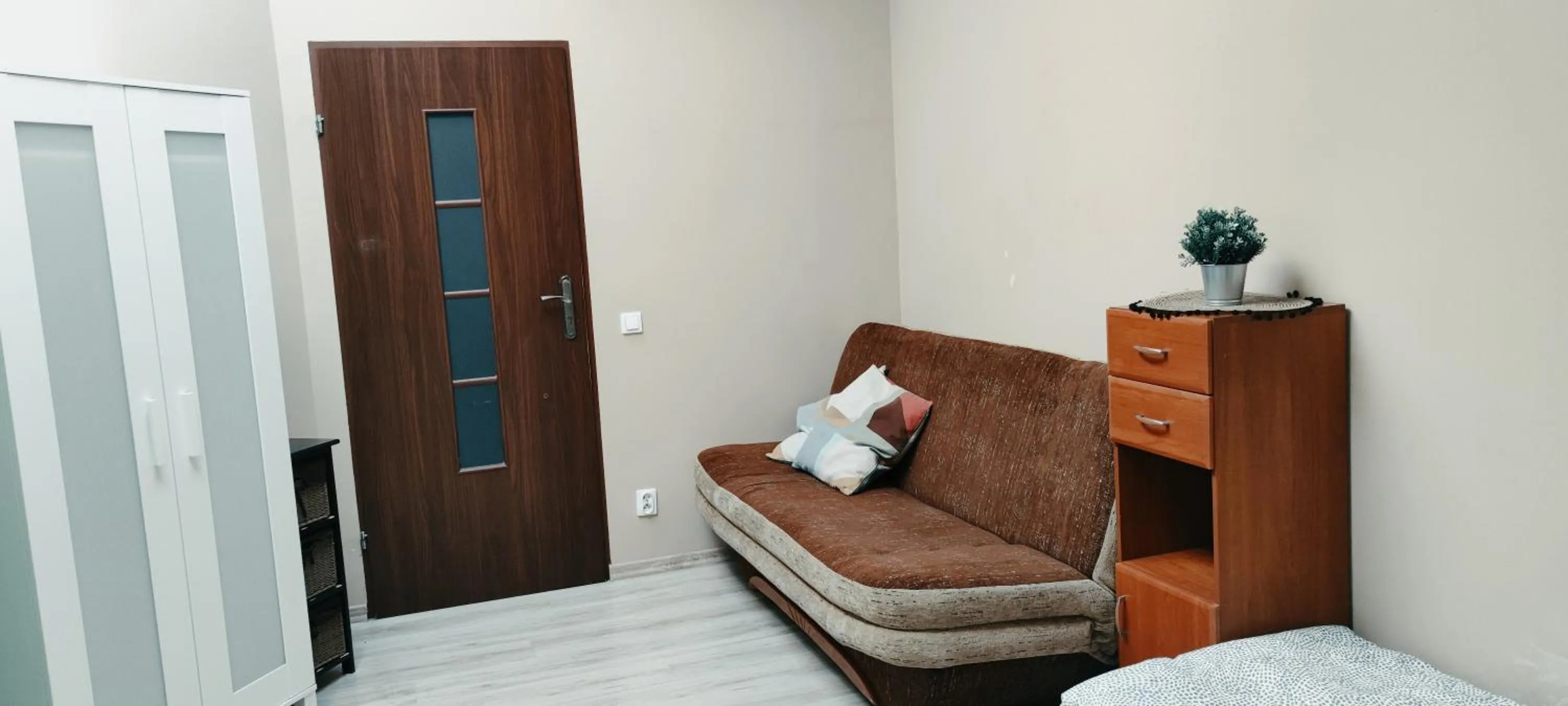 Photo of the whole room in Tanie spanie przy Malcie - Zameldowanie bezobsługowe -