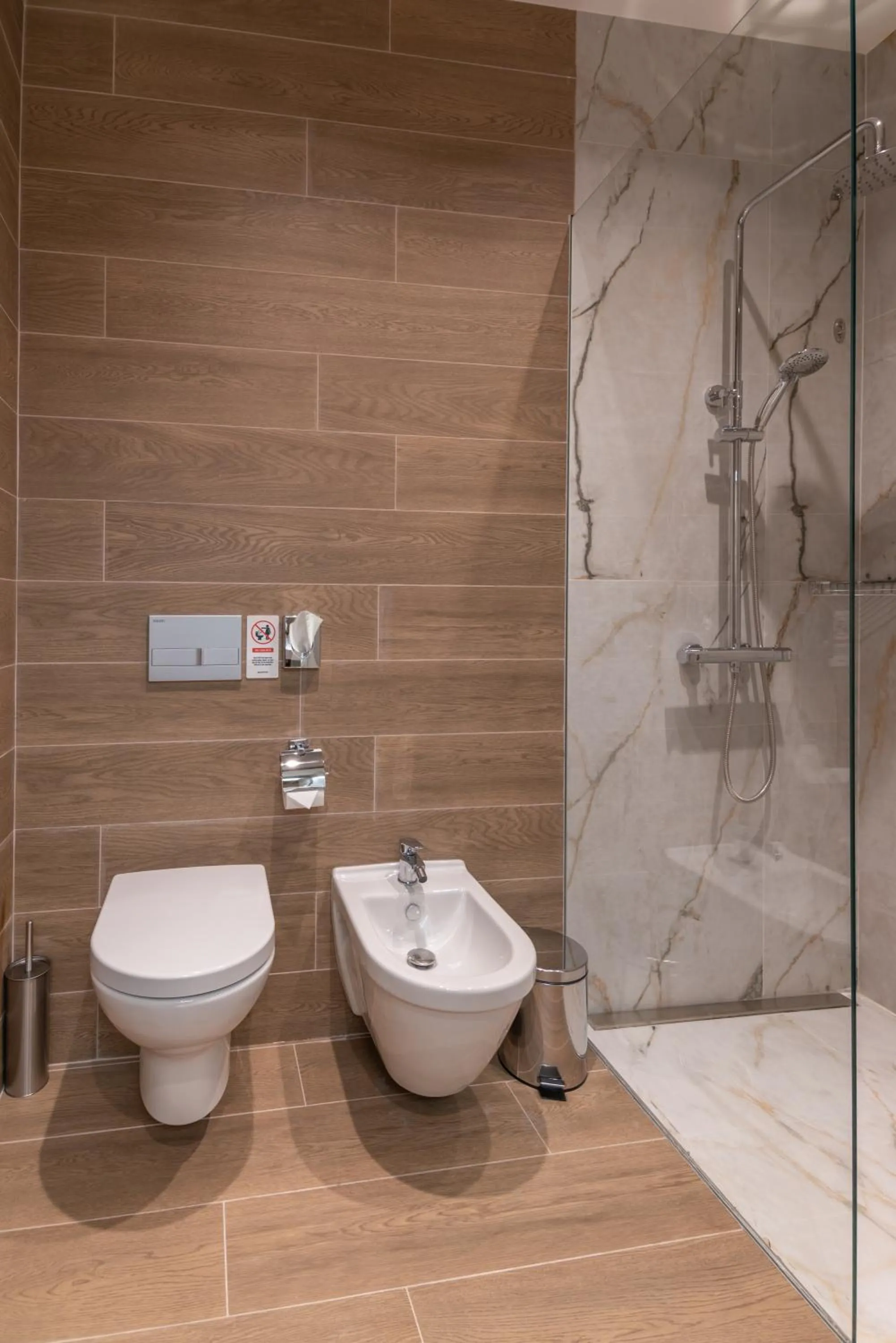 Shower in Hayasa Hotel Yerevan