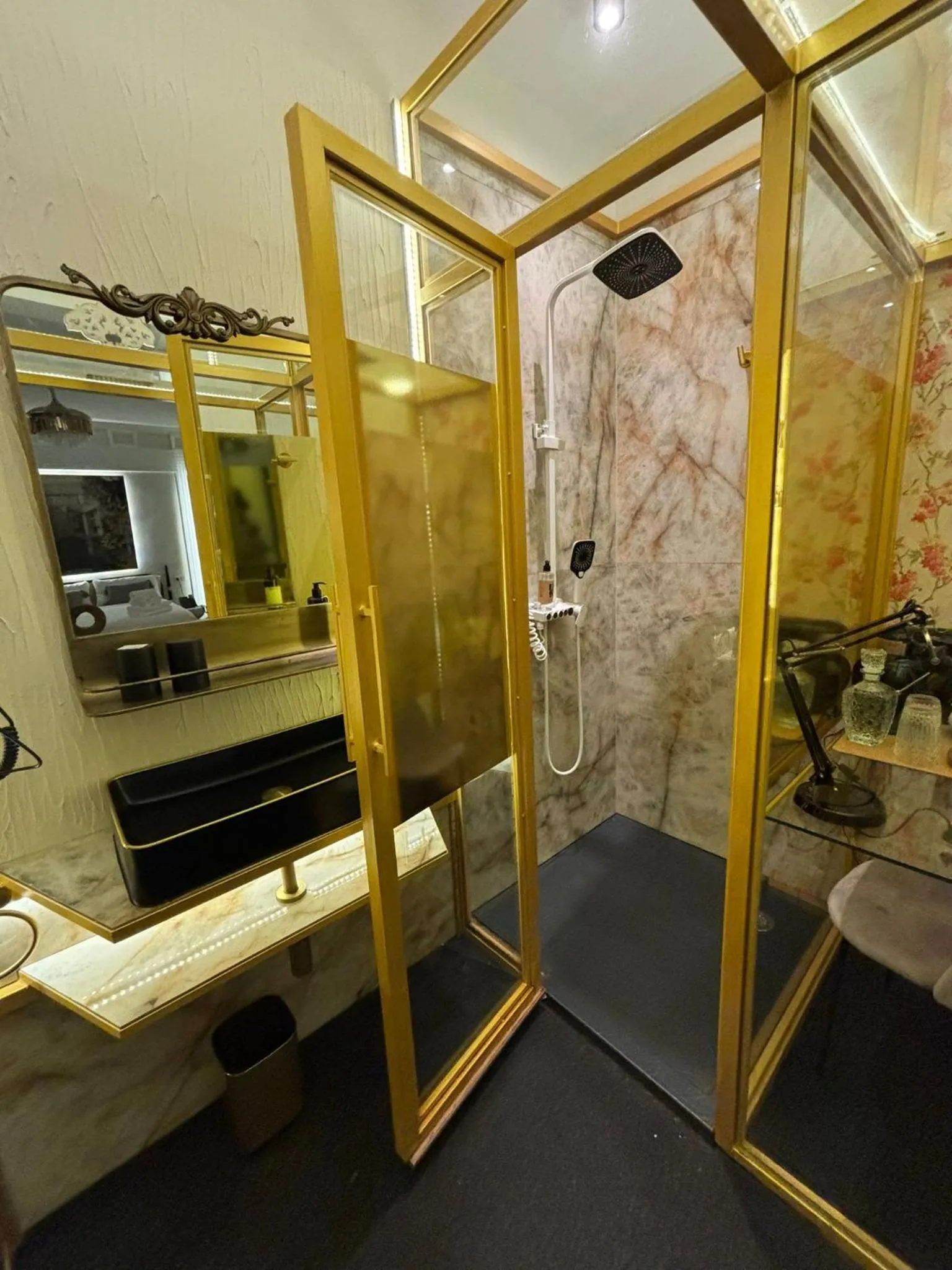 Shower in Abalú Design Boutique Hotel Gran Via