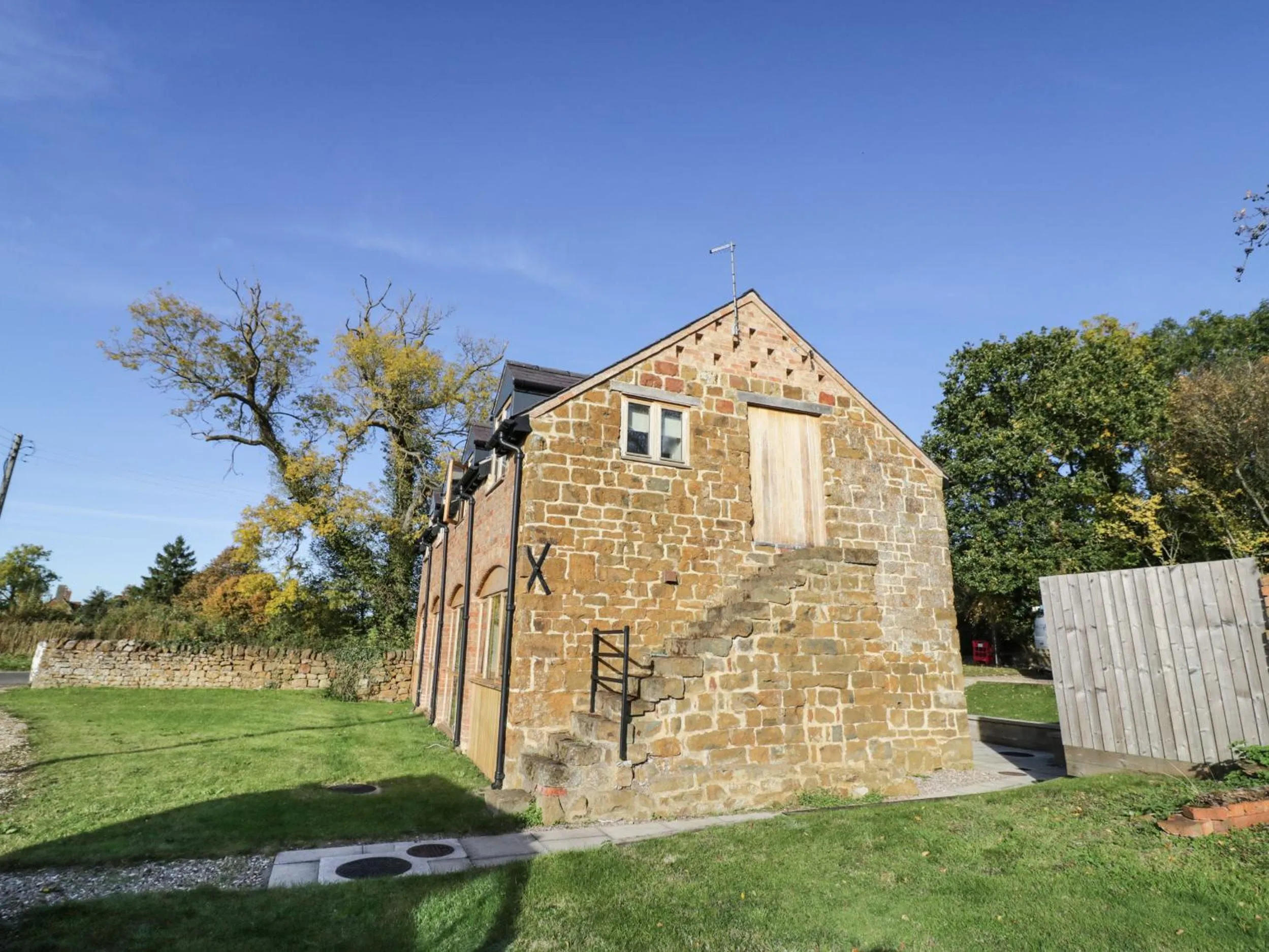 Property building in Granary Cottage