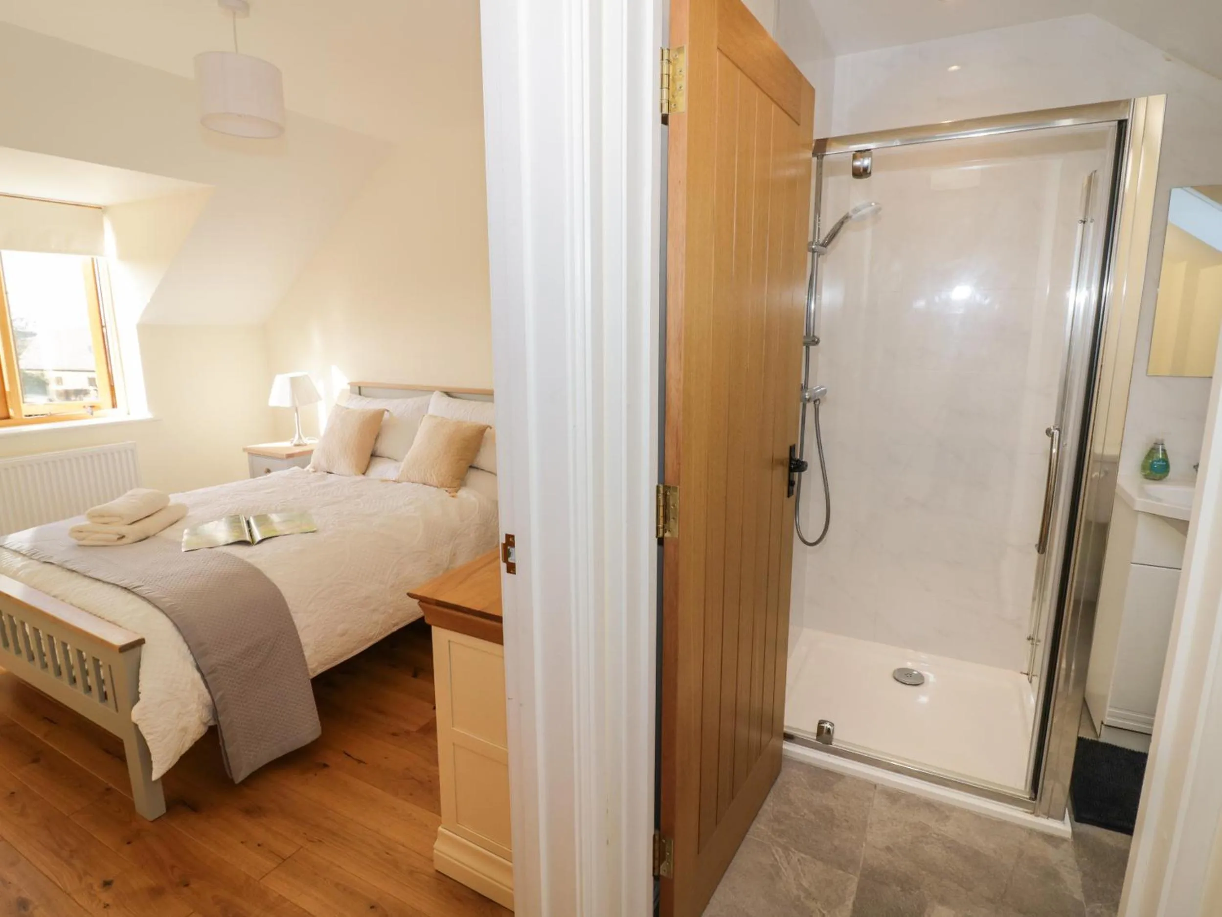 Property building, Bed in Granary Cottage