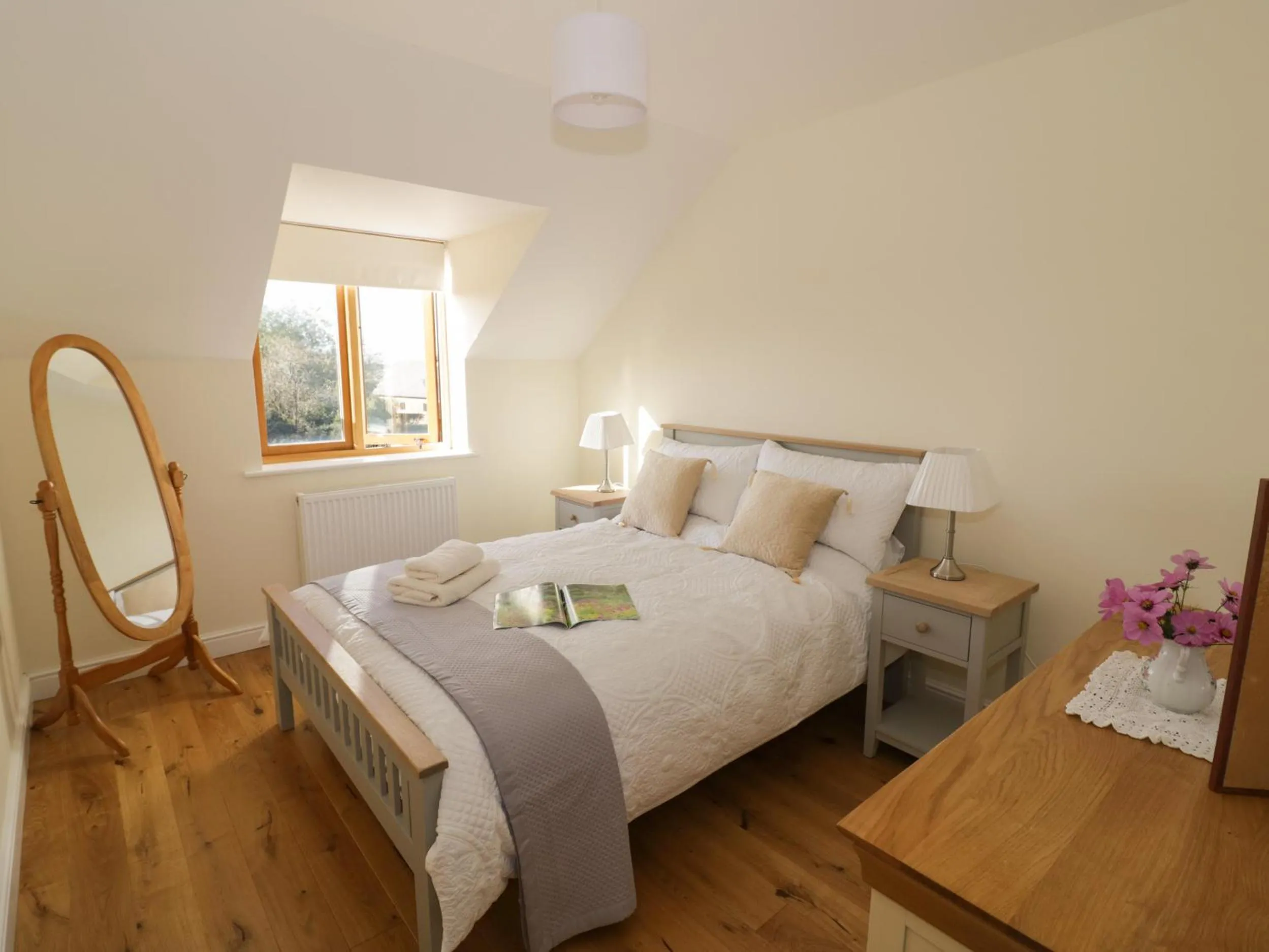 Property building, Bed in Granary Cottage