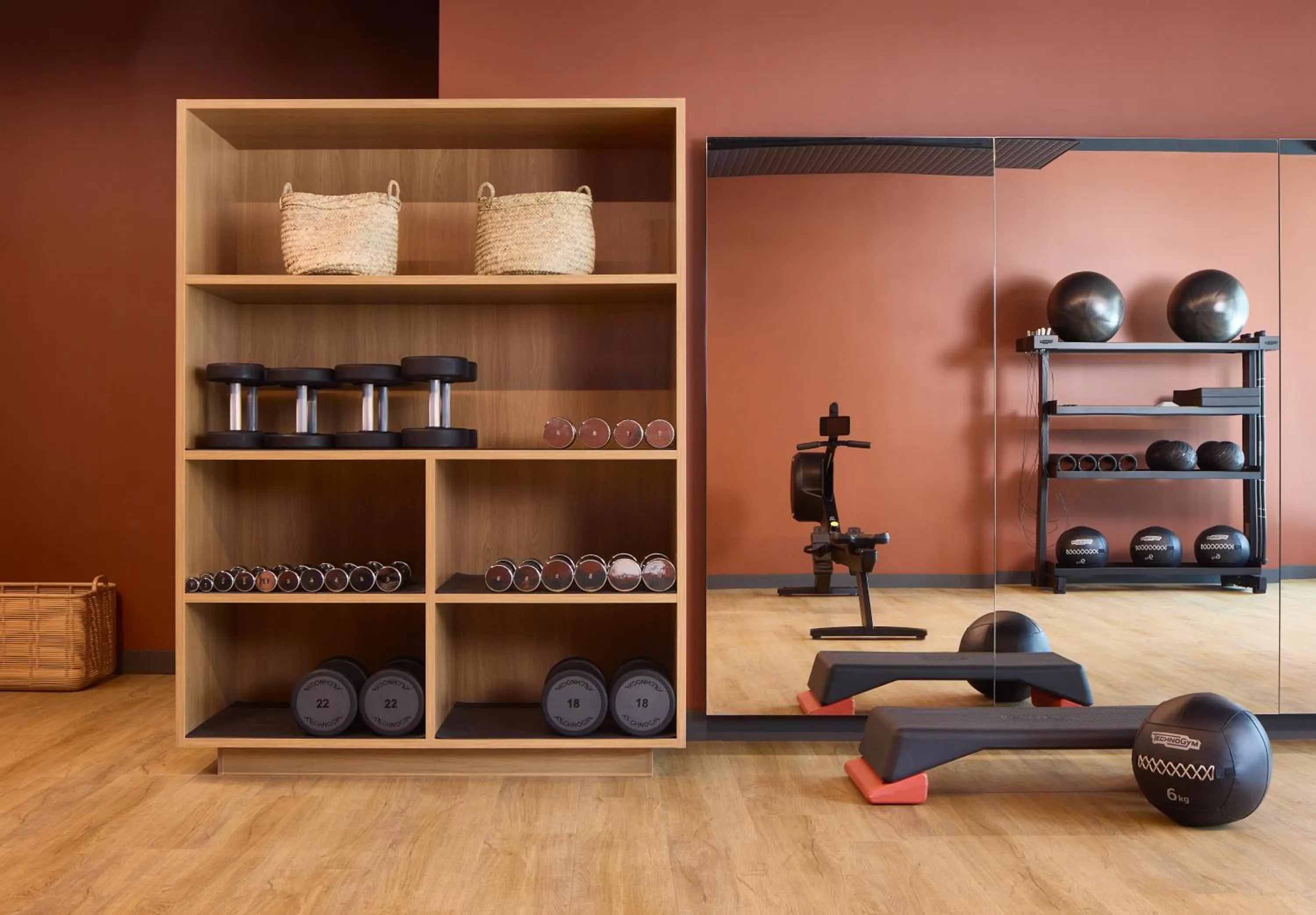 Fitness centre/facilities in Adina Apartment Hotel Geneva