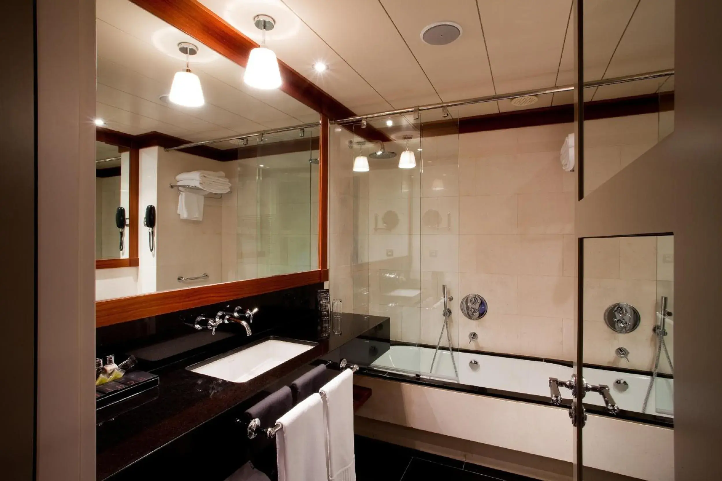 Bathroom in Hotel 1898 Bathroom in Hotel 1898