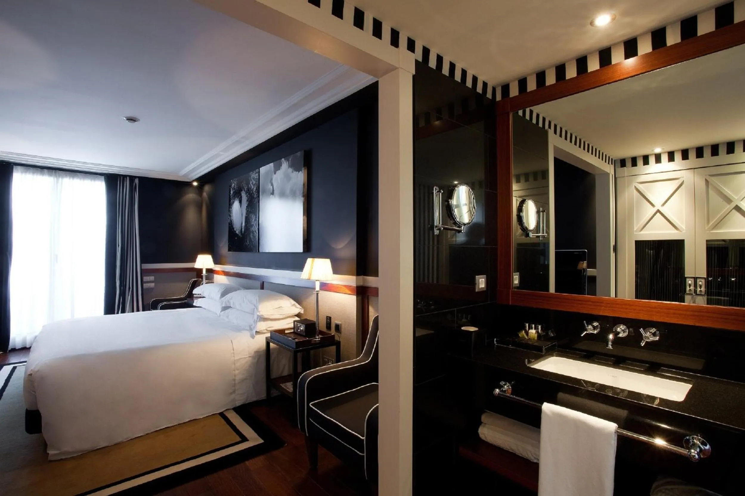 Bedroom, Bed in Hotel 1898