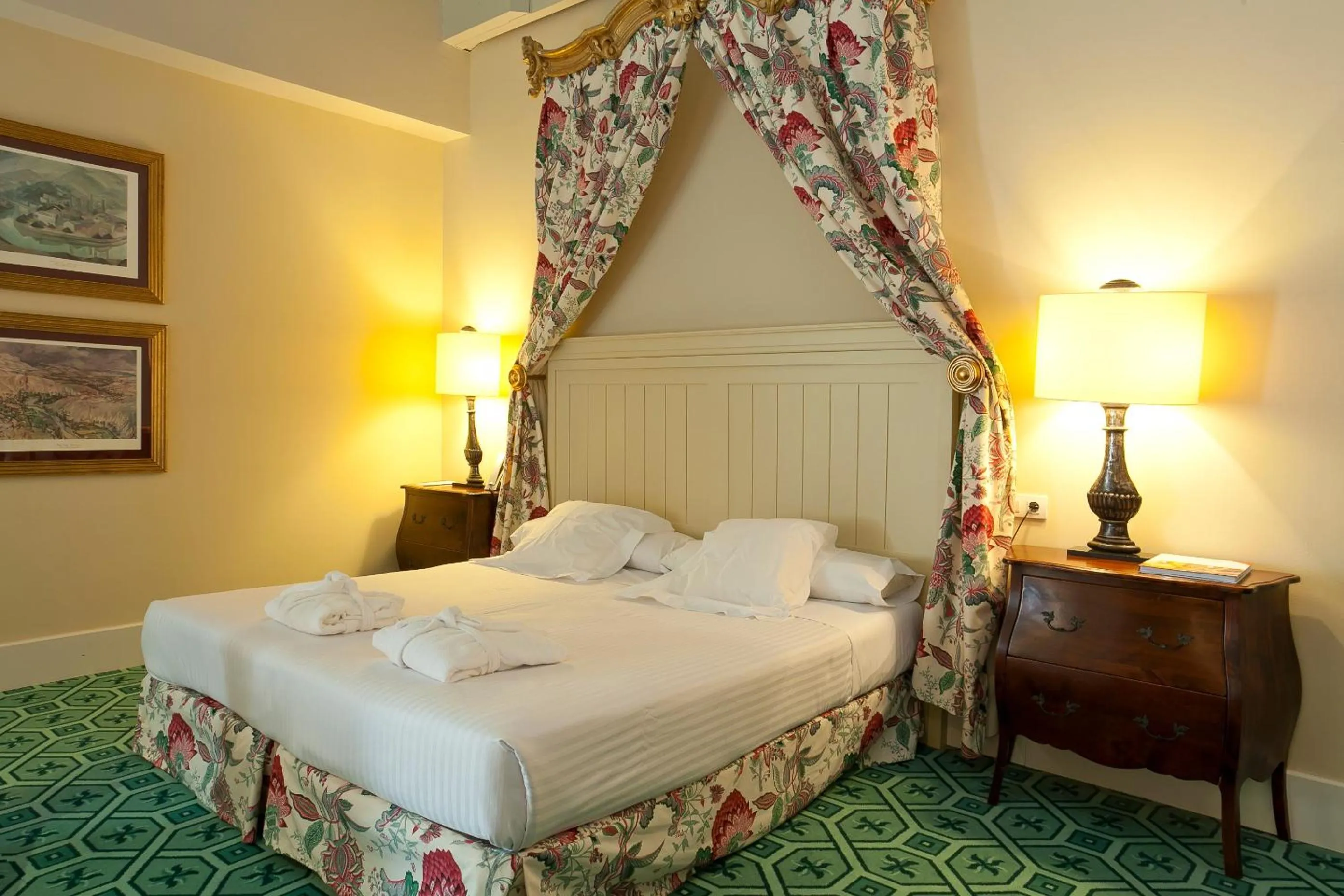 Bed in Hotel Palacio Urgoiti