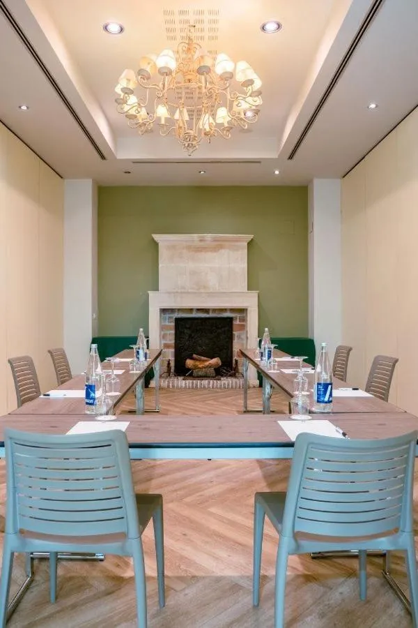 Seating area in Hotel Palacio Urgoiti