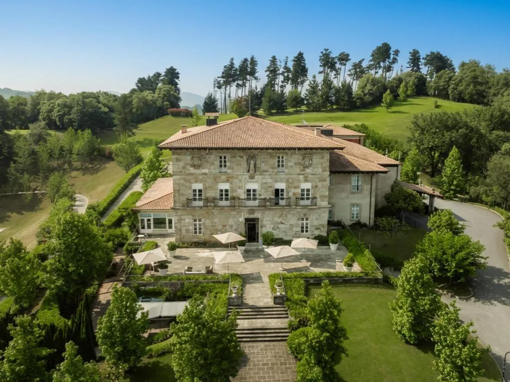Property building in Hotel Palacio Urgoiti