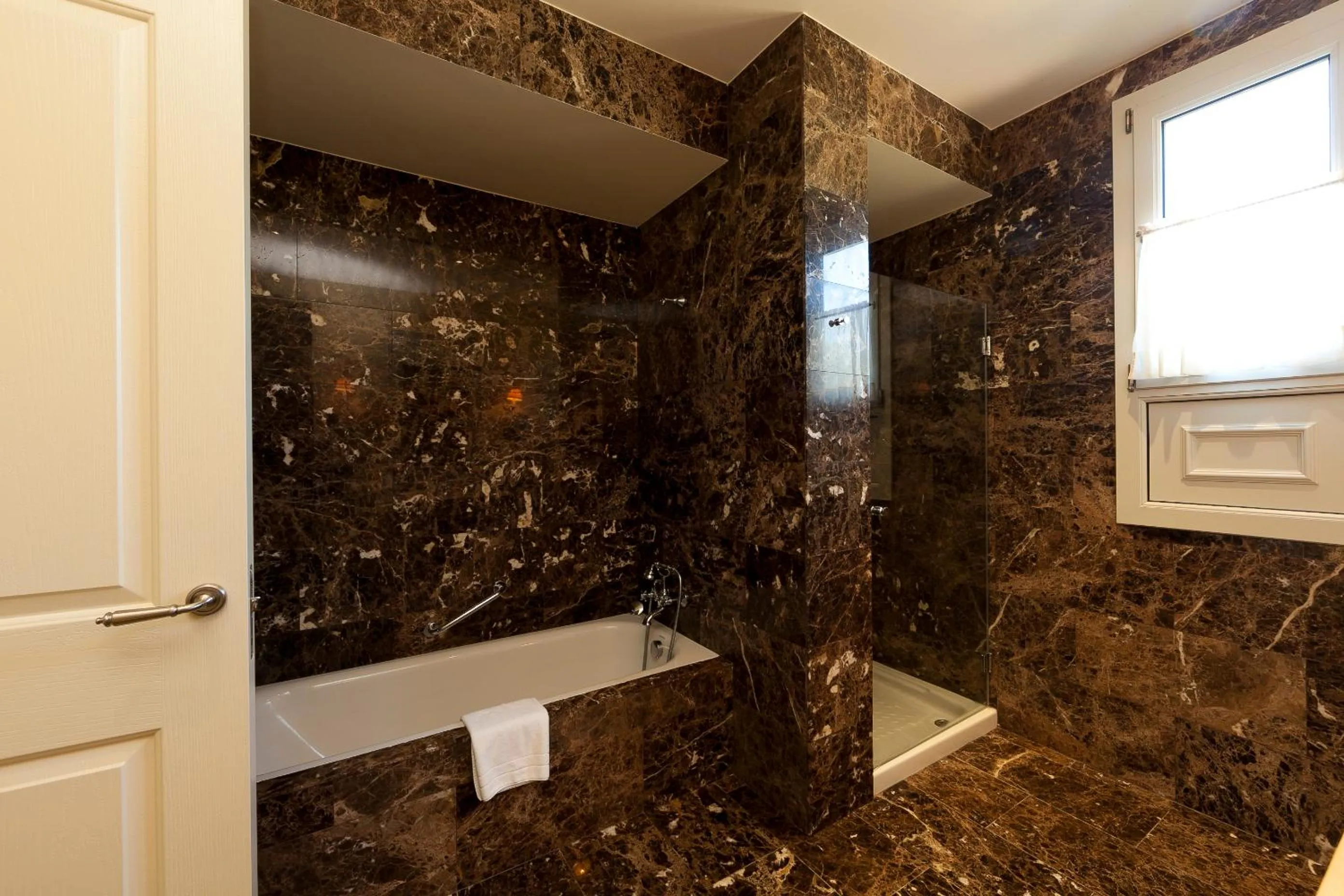 Bathroom in Hotel Palacio Urgoiti