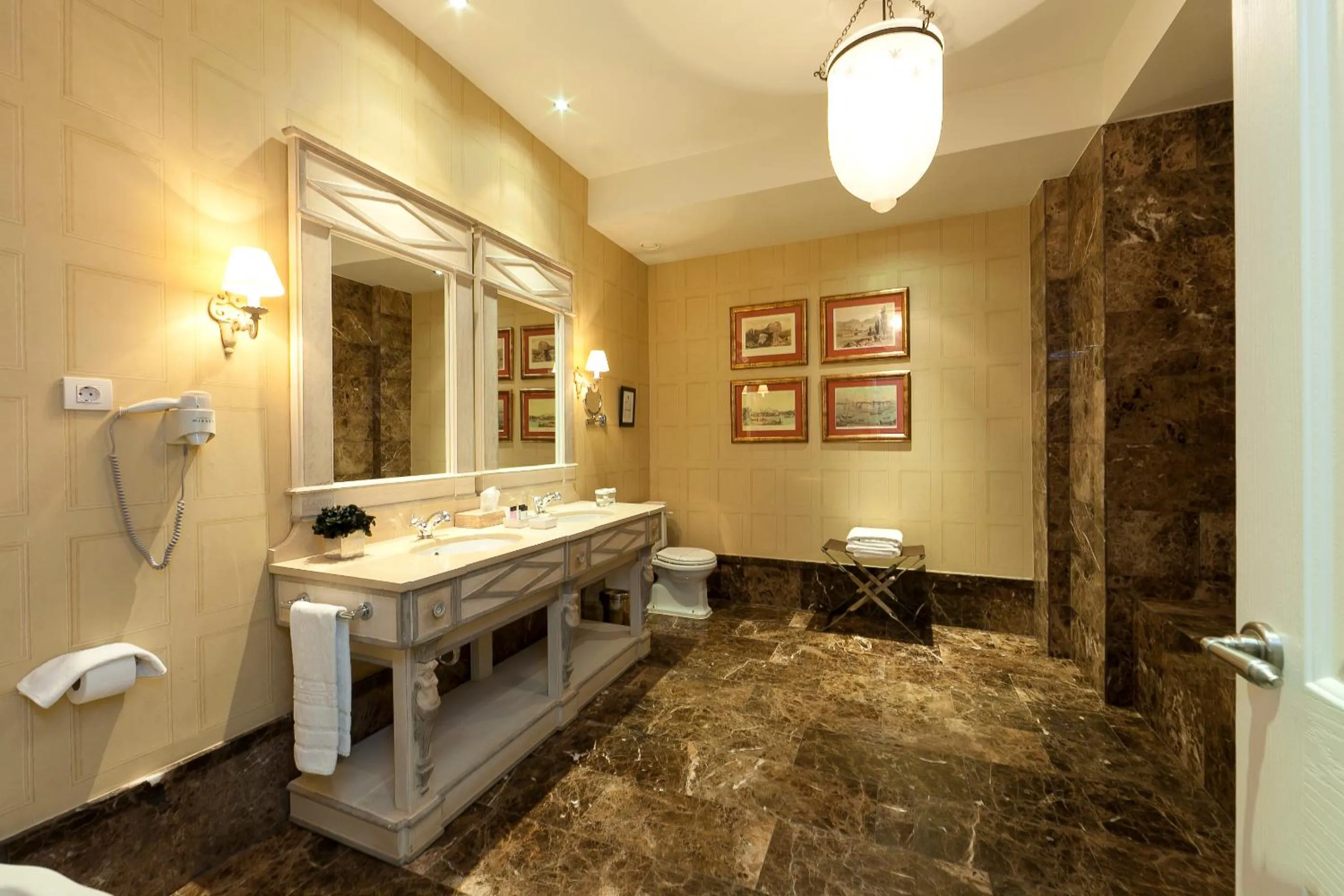 Decorative detail in Hotel Palacio Urgoiti