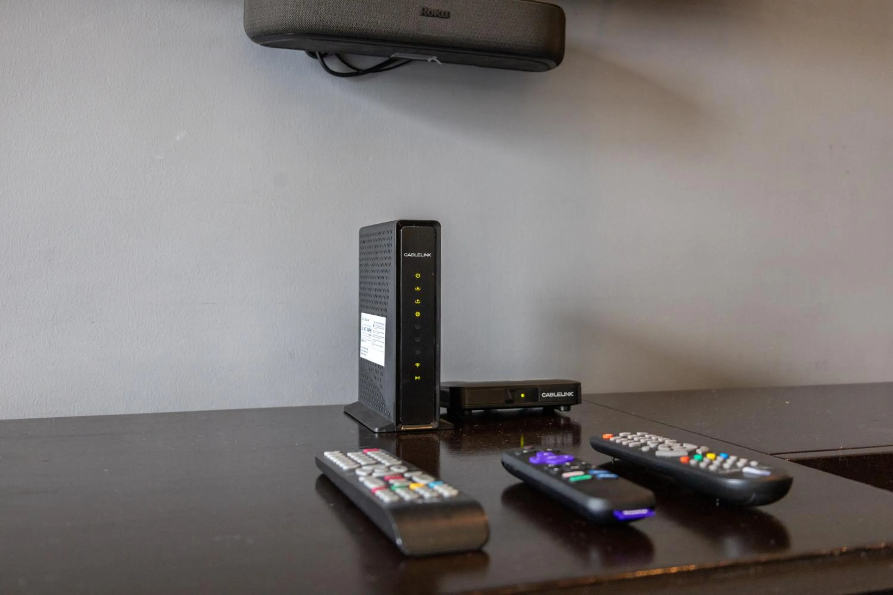 TV and multimedia in Spacious Penthouse Near NAIA with 24-7 Convenience