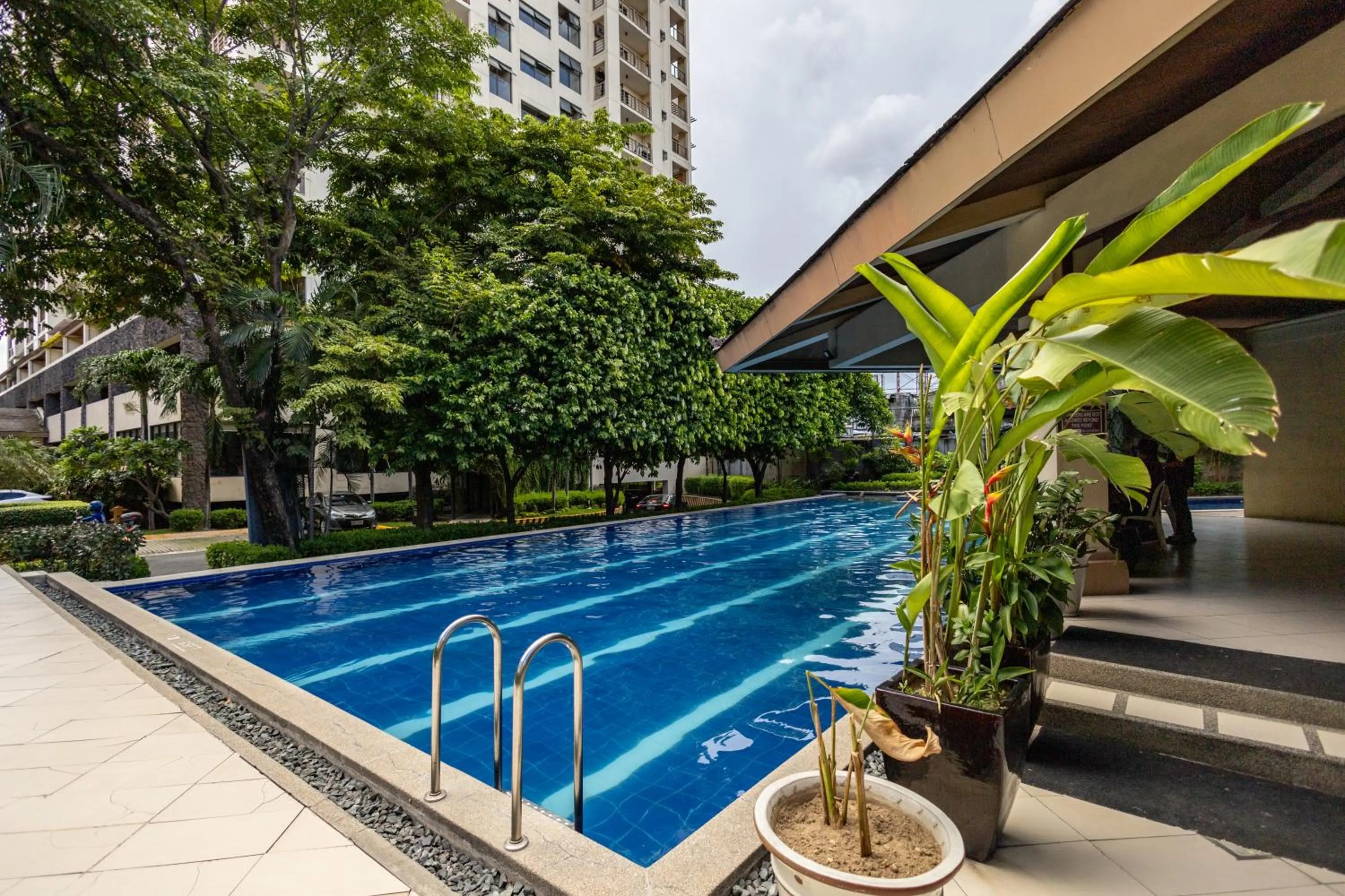 Fitness centre/facilities in Spacious Penthouse Near NAIA with 24-7 Convenience