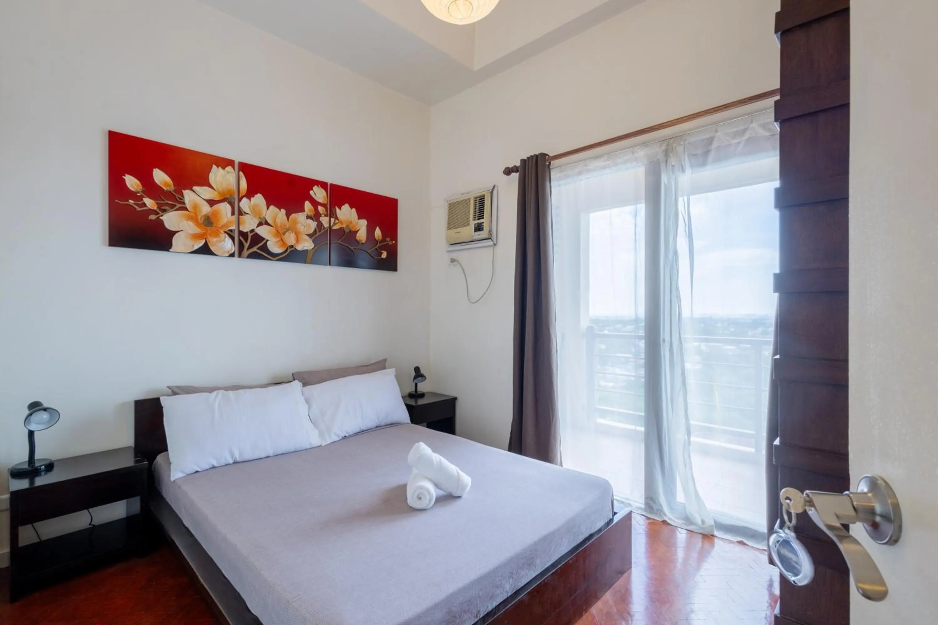 Bed in Spacious Penthouse Near NAIA with 24-7 Convenience
