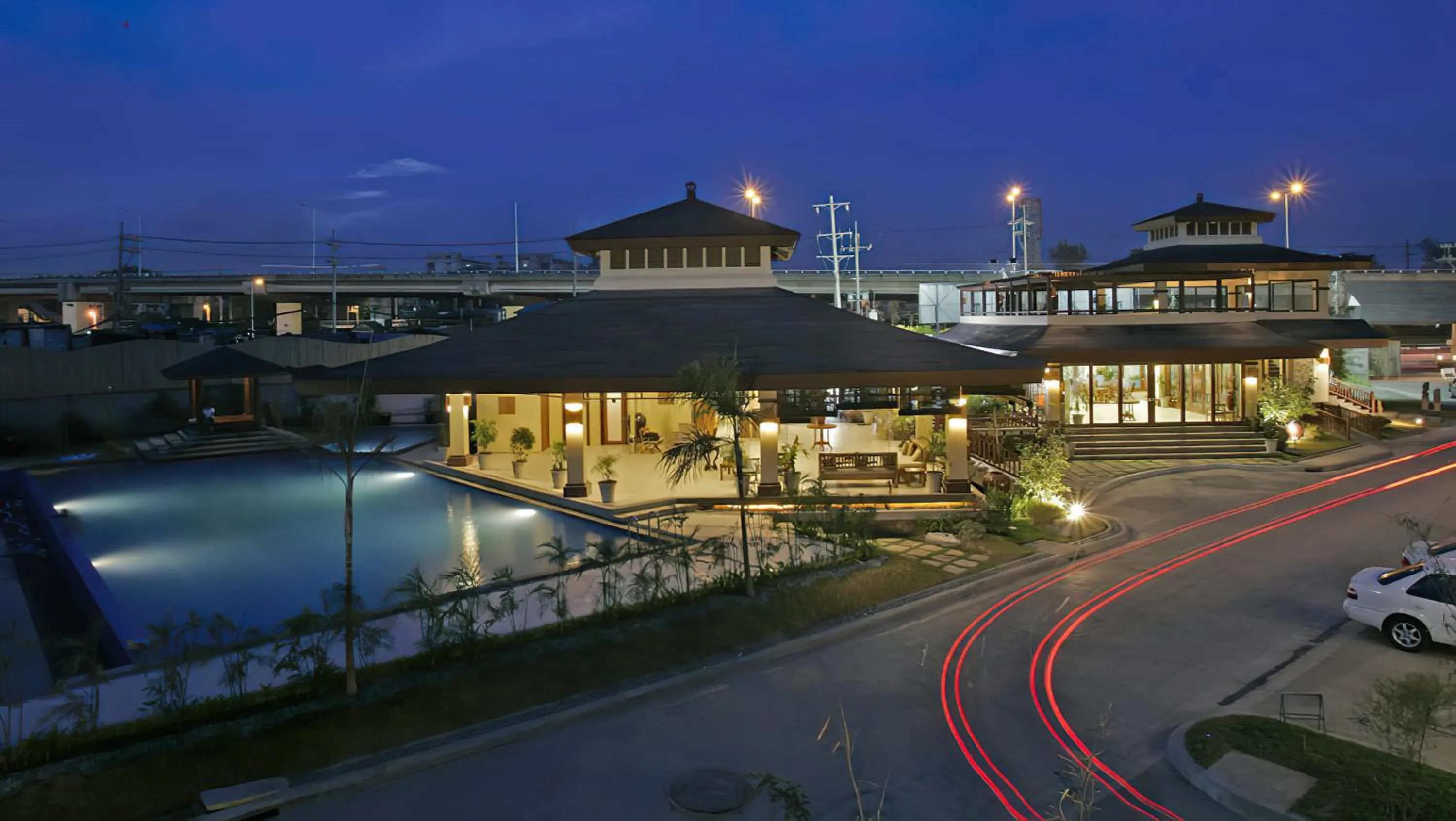 Restaurant/places to eat in Spacious Penthouse Near NAIA with 24-7 Convenience