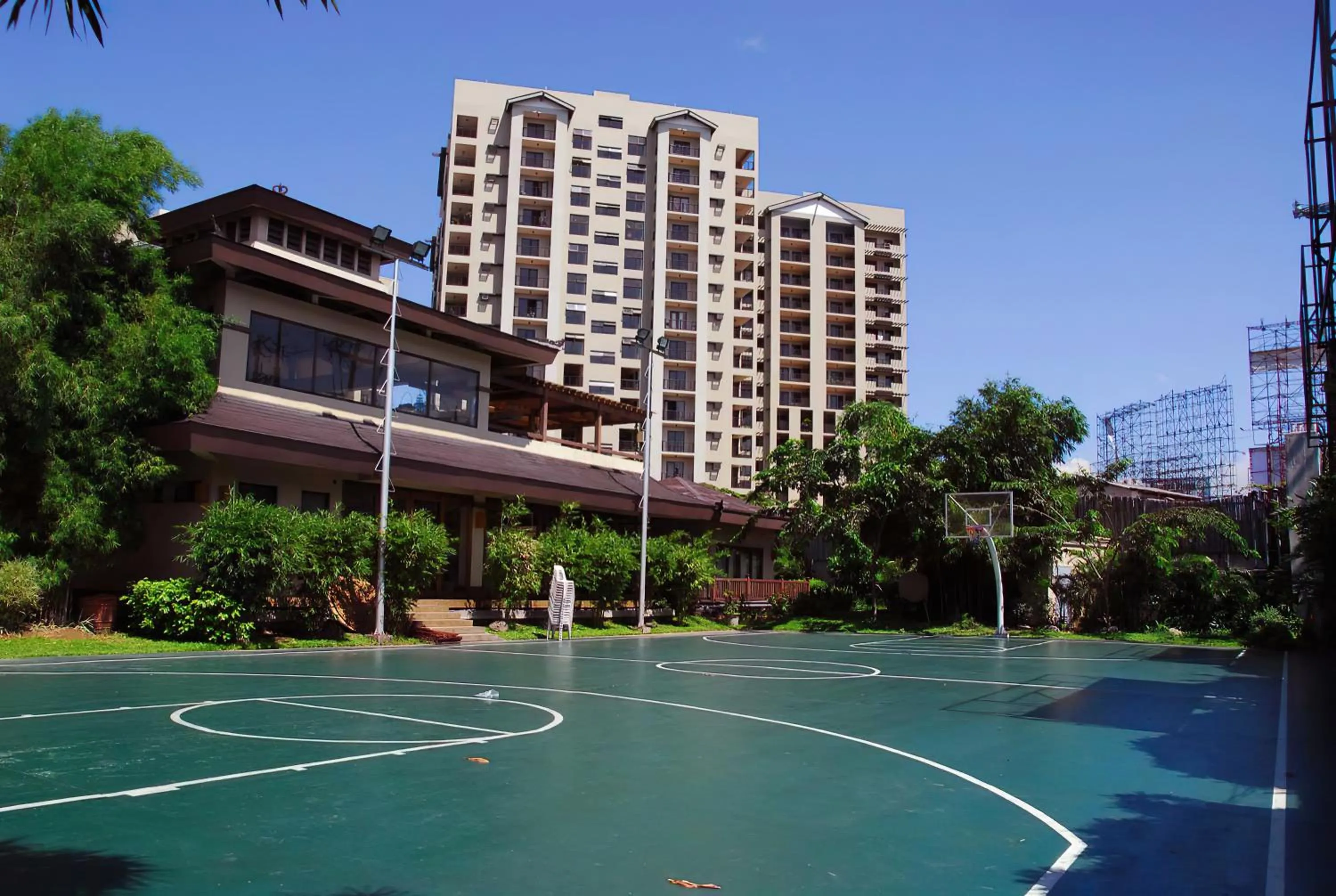 Sports in Spacious Penthouse Near NAIA with 24-7 Convenience