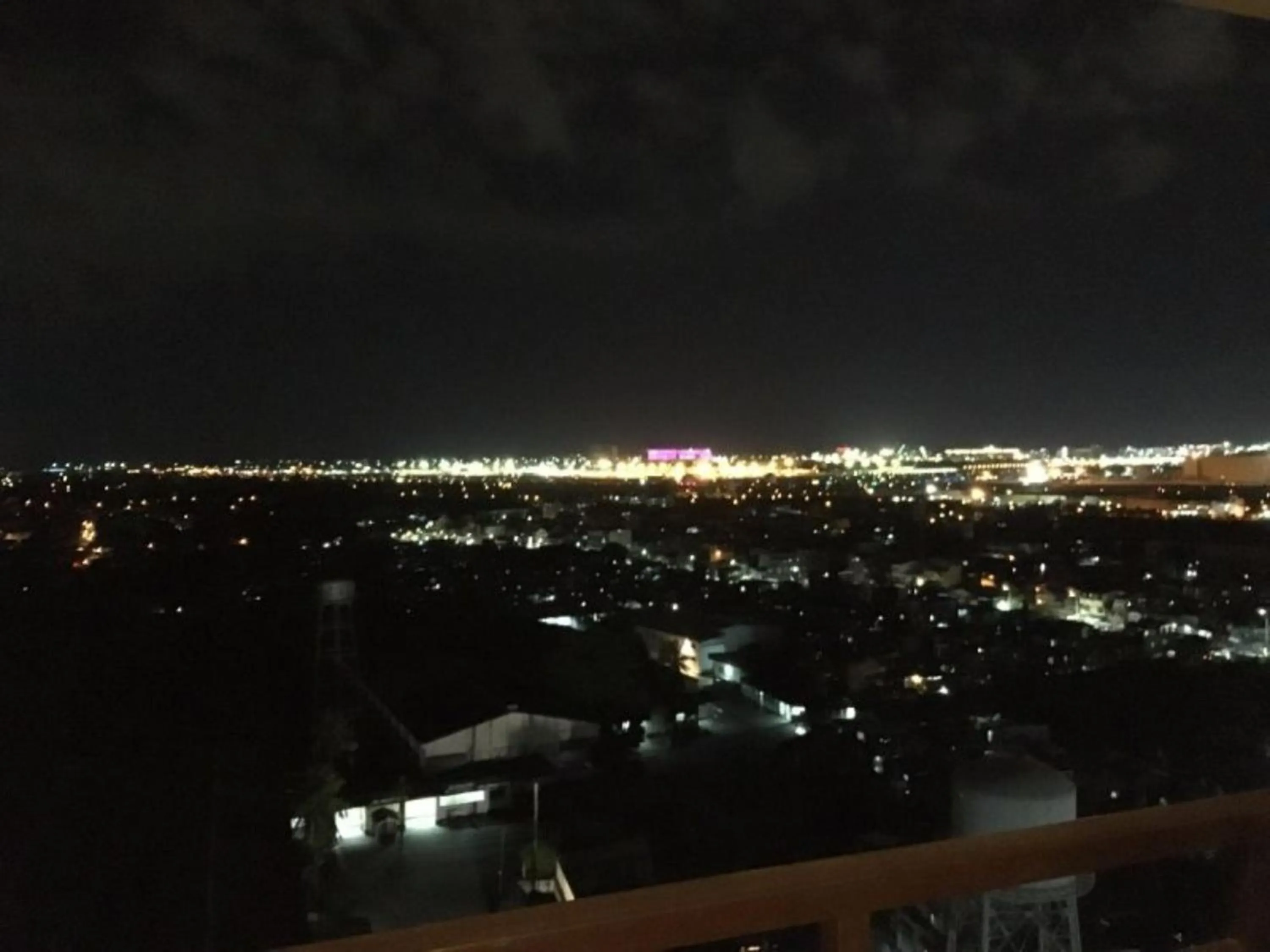 Night in Spacious Penthouse Near NAIA with 24-7 Convenience