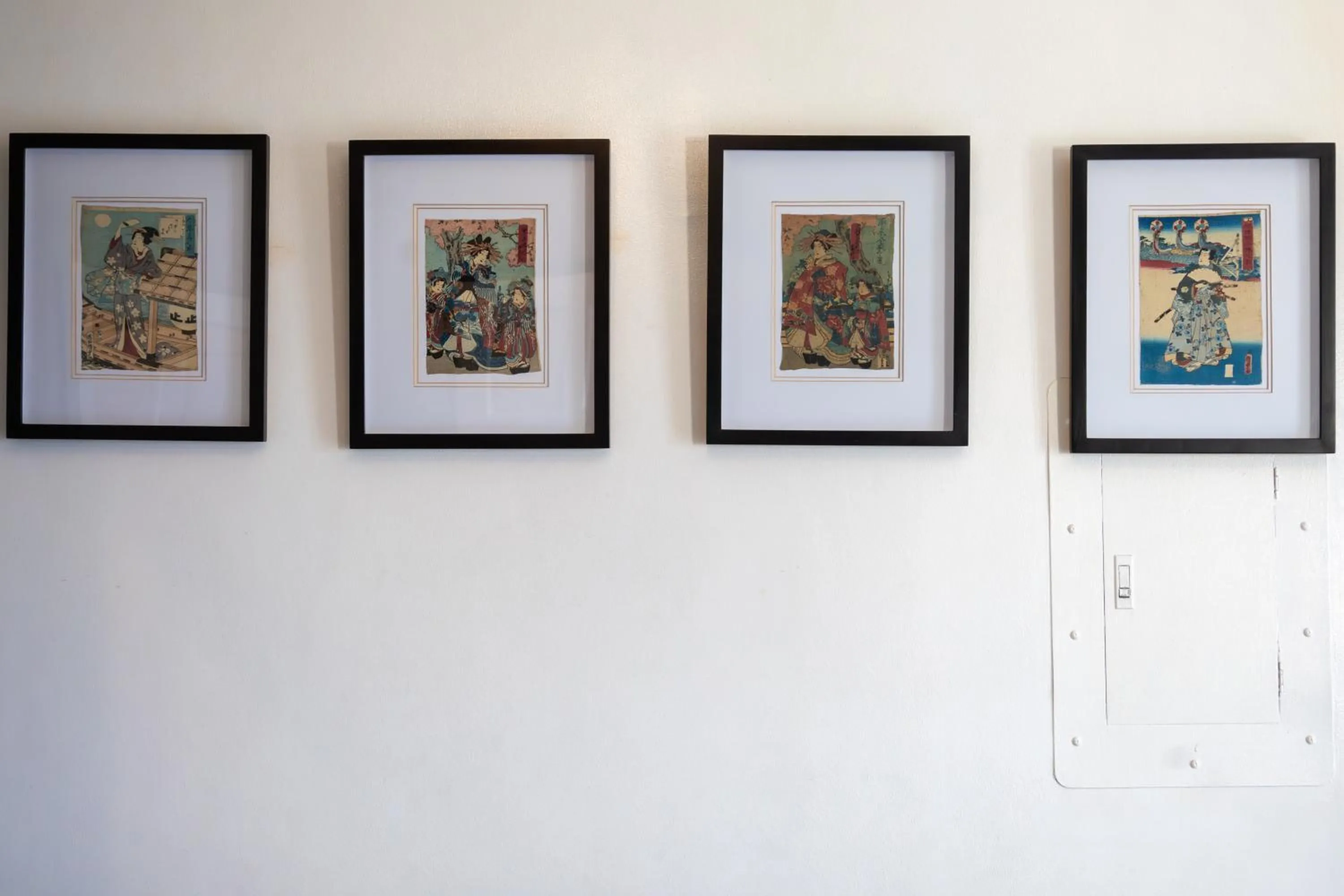 hair dresser in Spacious Penthouse Near NAIA with 24-7 Convenience