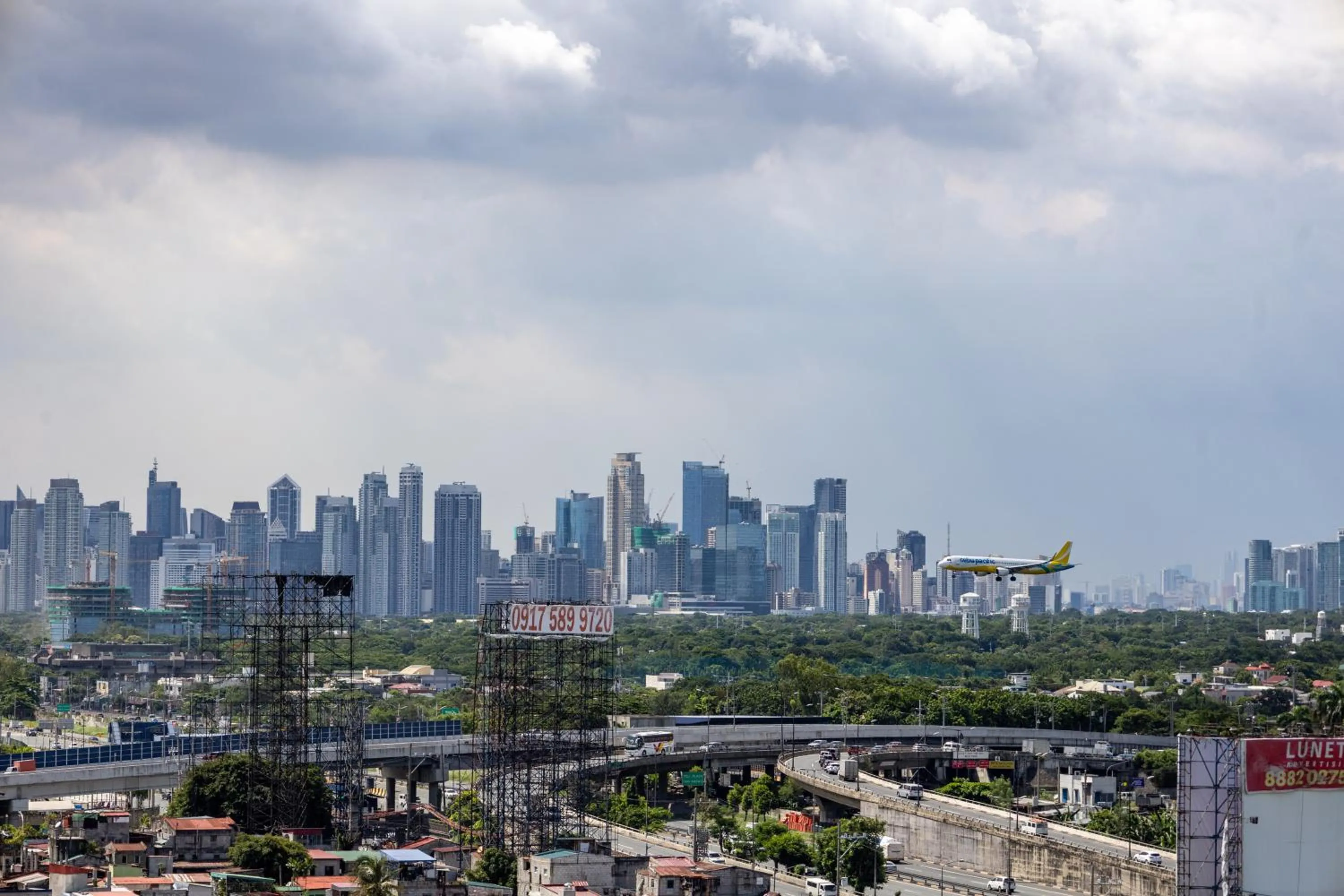 City view in Spacious Penthouse Near NAIA with 24-7 Convenience