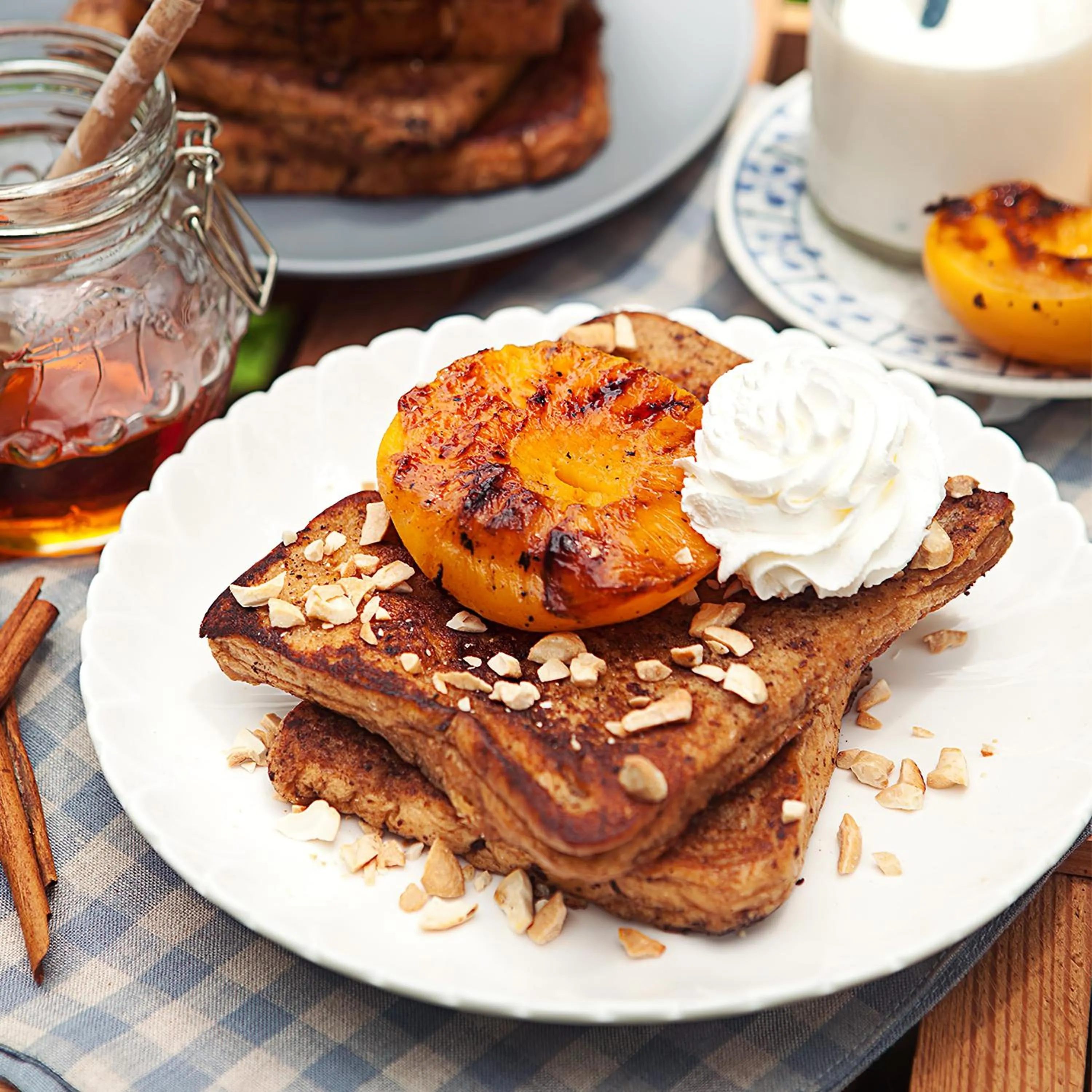 Breakfast in Spacious Penthouse Near NAIA with 24-7 Convenience