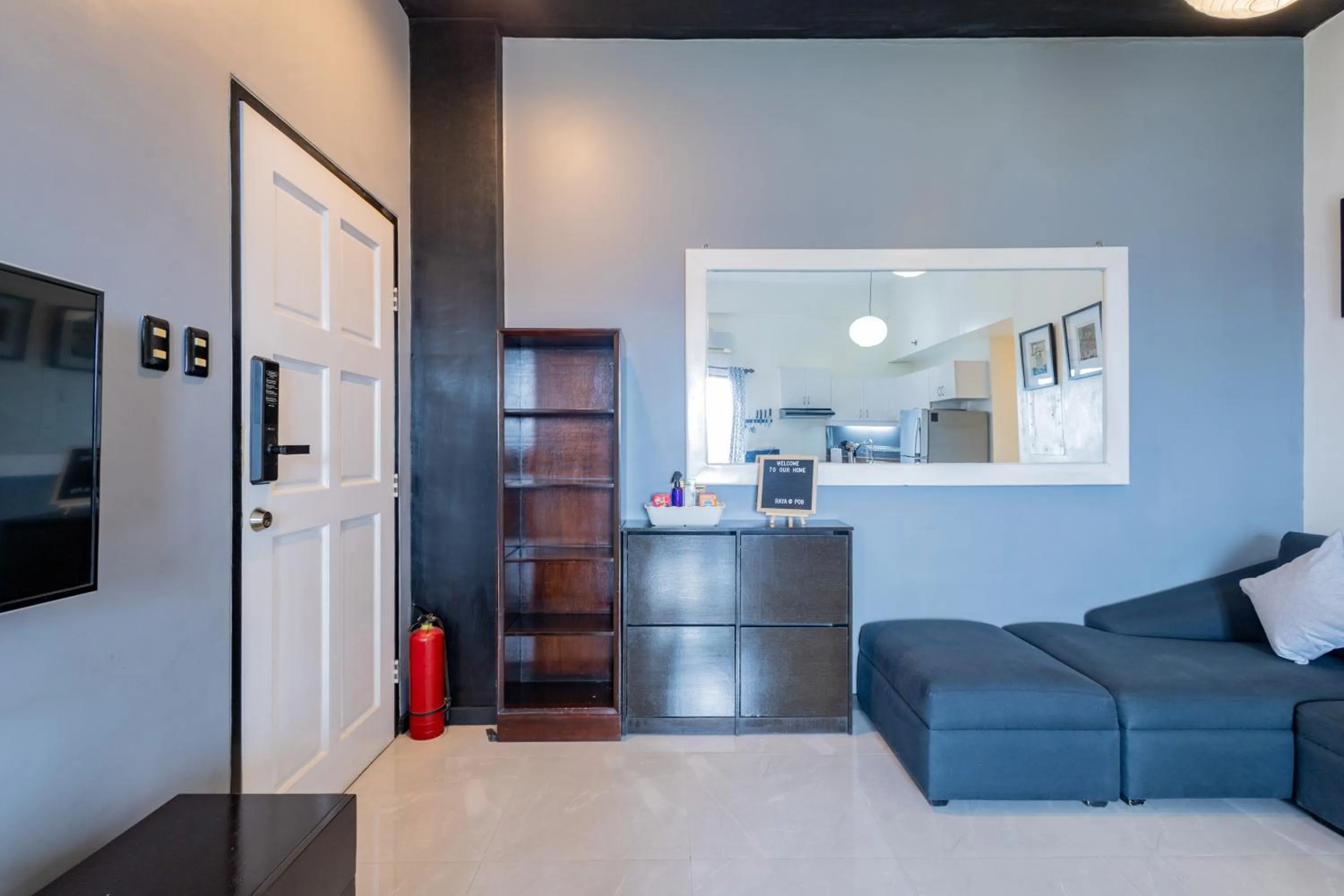 TV and multimedia in Spacious Penthouse Near NAIA with 24-7 Convenience