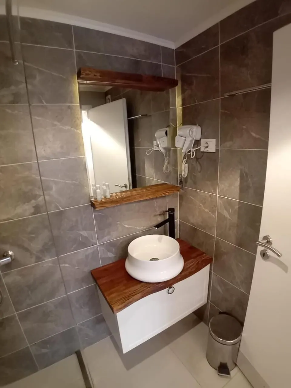 Shower in Hotel Driada