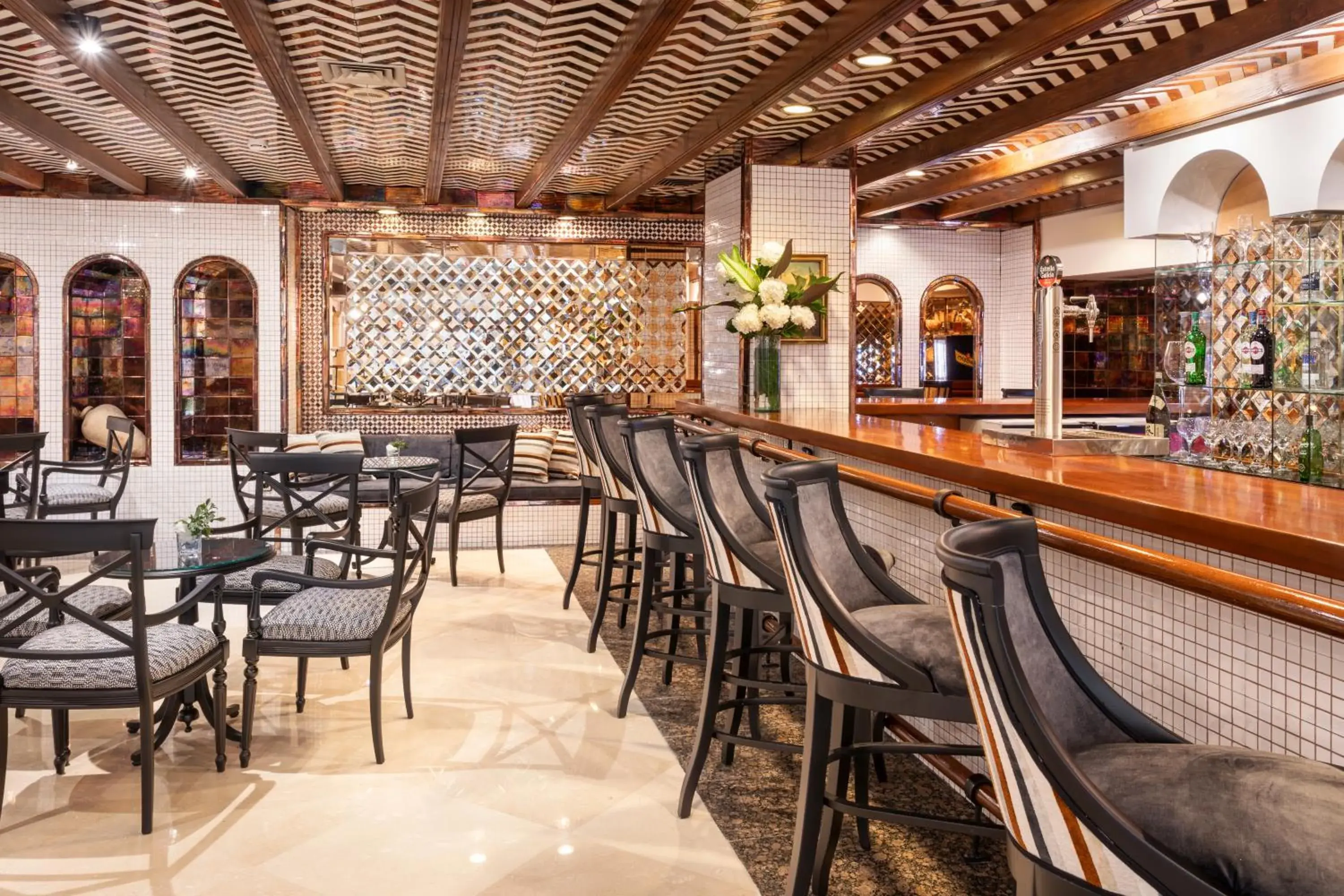 Lounge or bar in Exe Sevilla Macarena Lounge or bar in Exe Sevilla Macarena