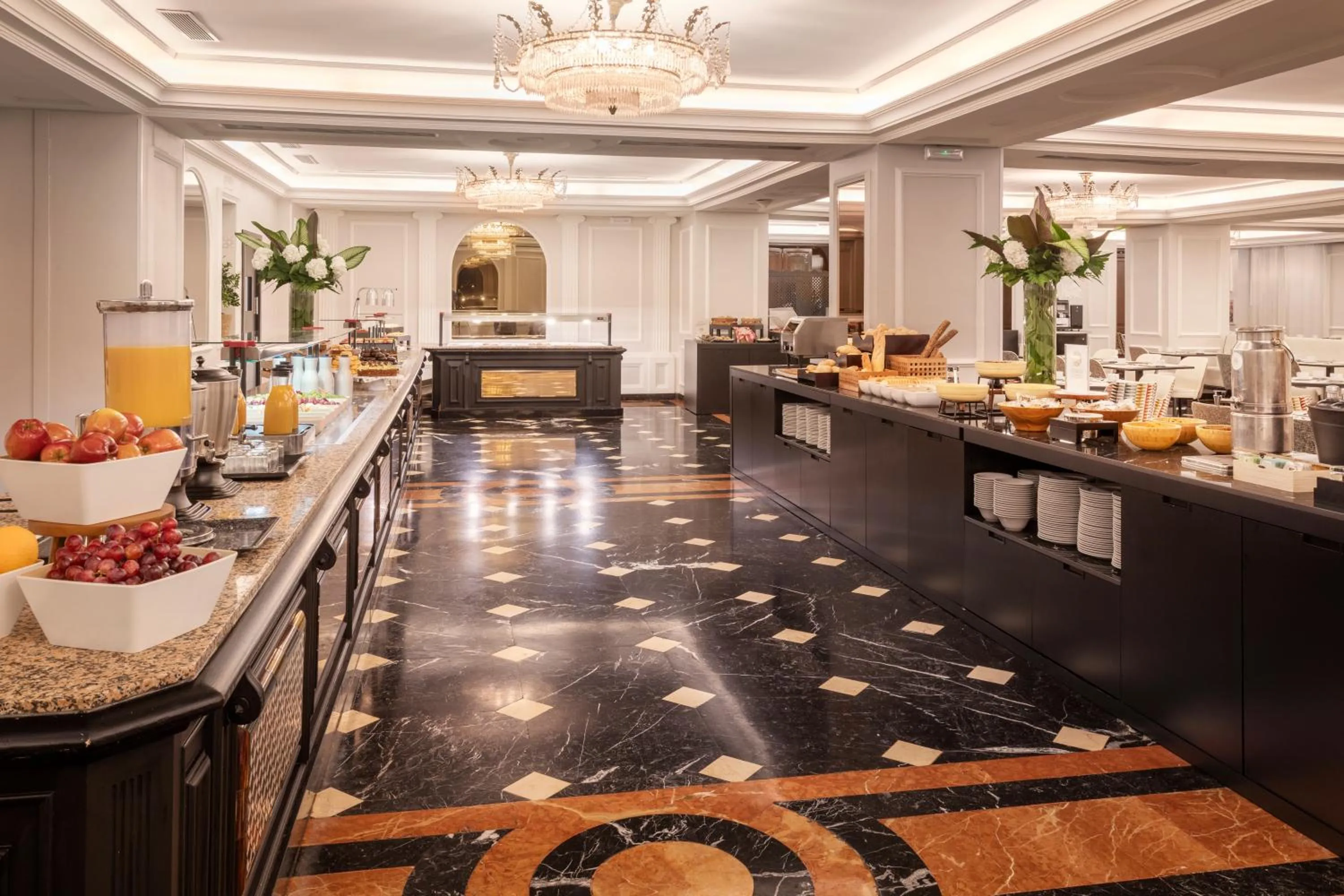 Buffet breakfast in Exe Sevilla Macarena