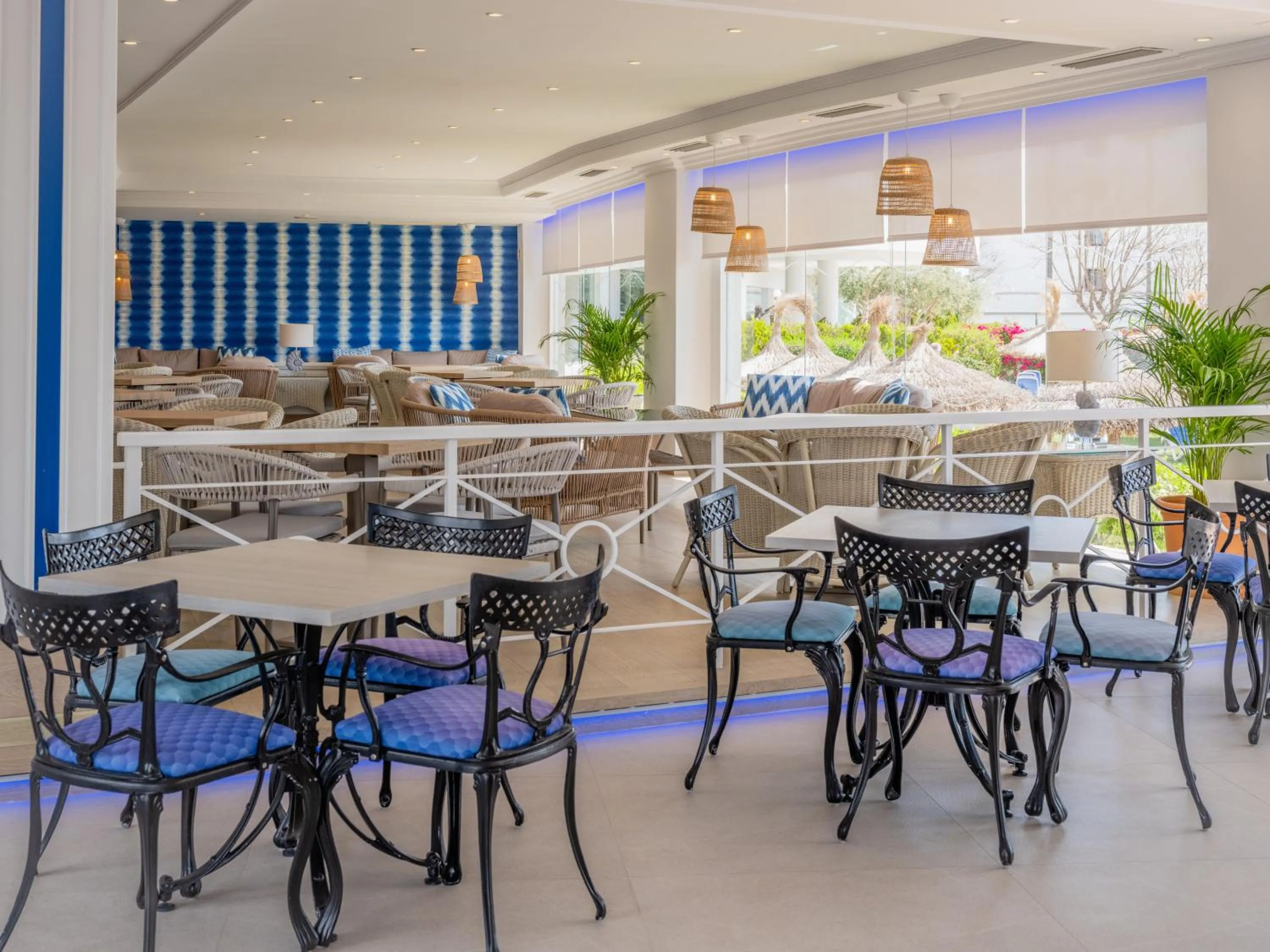 Lounge or bar in Grupotel Maritimo