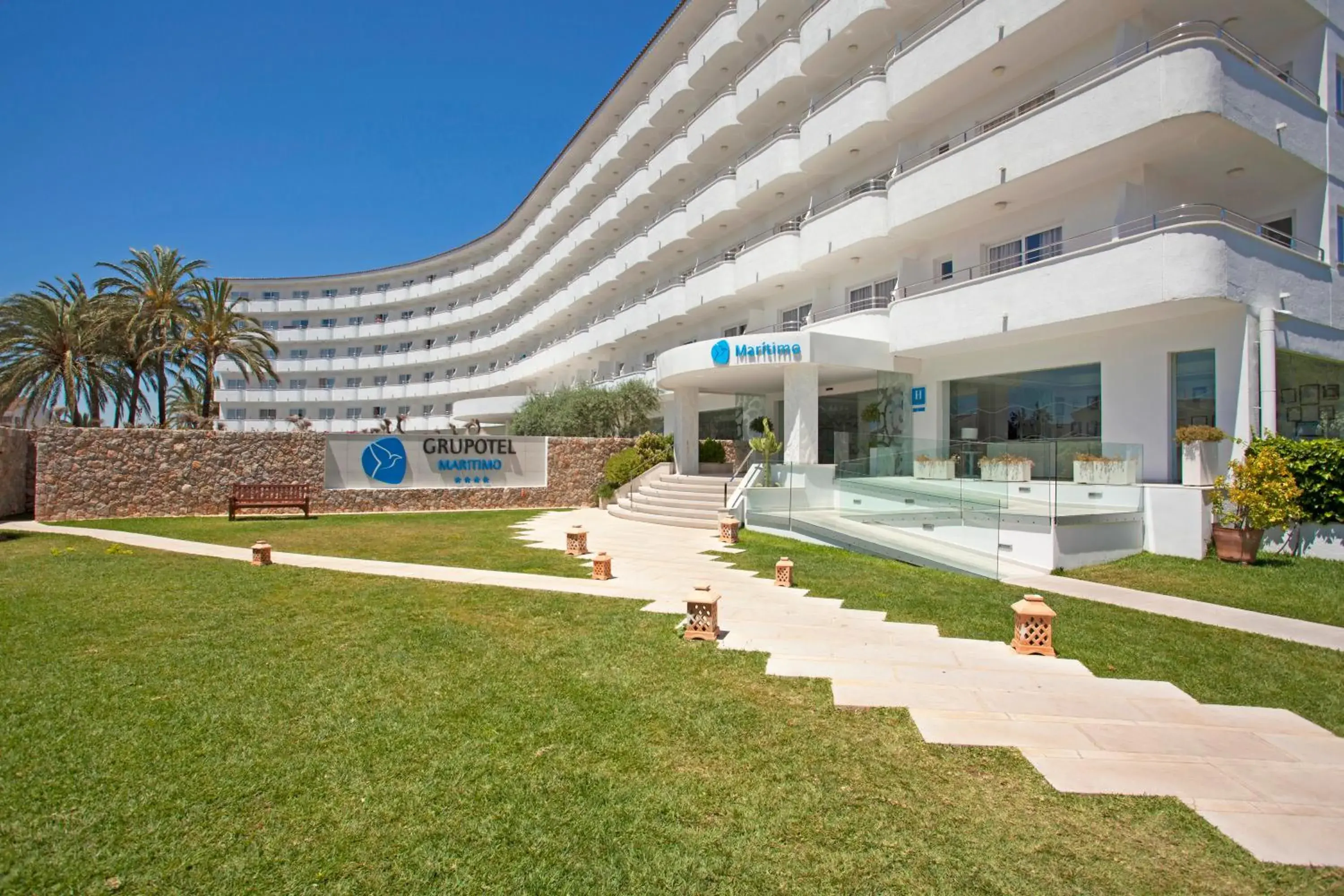 Facade/entrance in Grupotel Maritimo Facade/entrance in Grupotel Maritimo
