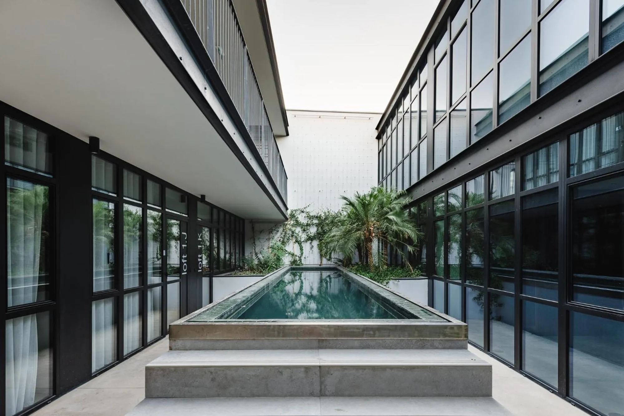 Swimming pool in Lisbon Five Stars Alcântara Lofts