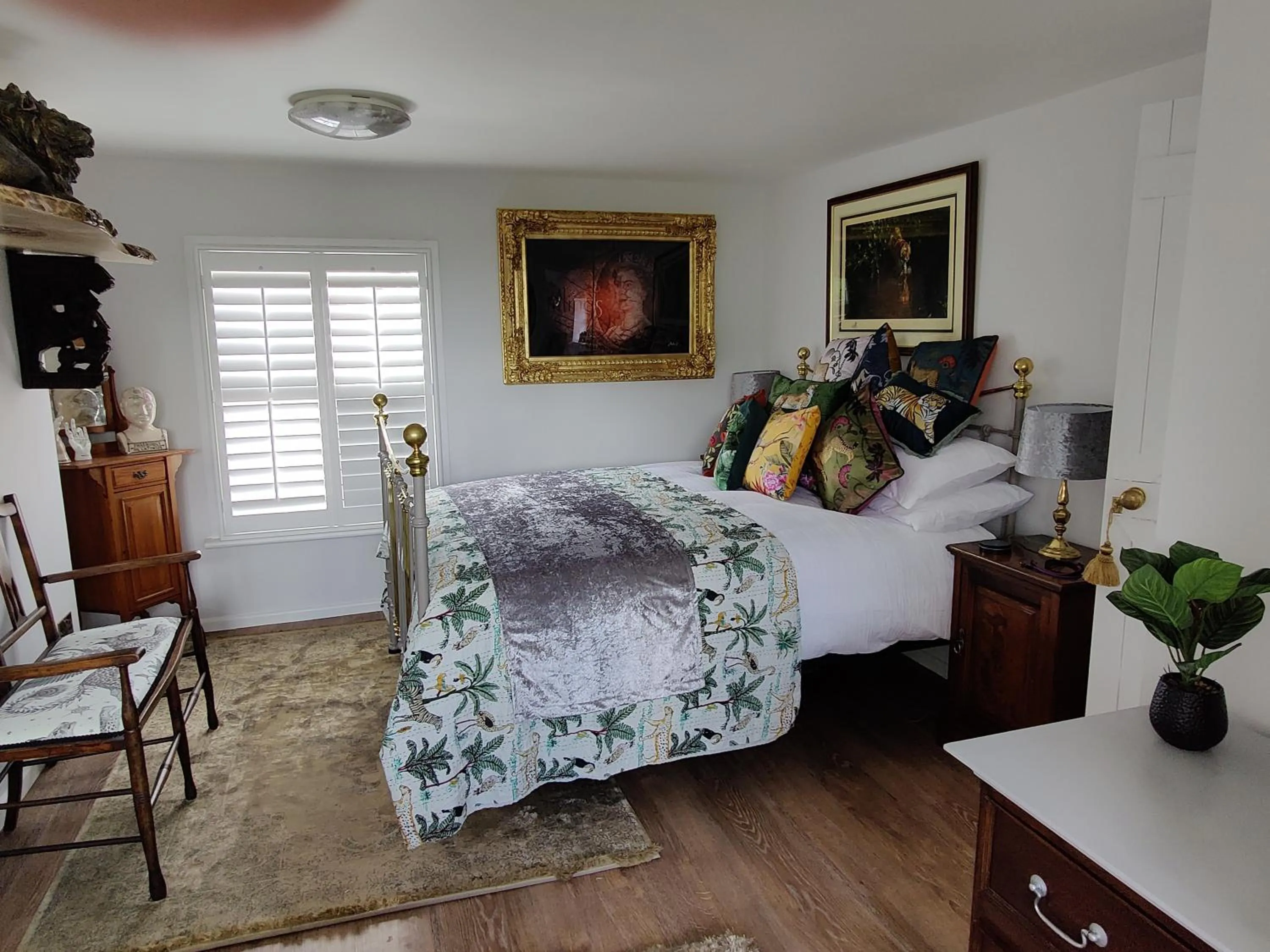 Bedroom, Bed in Georgina