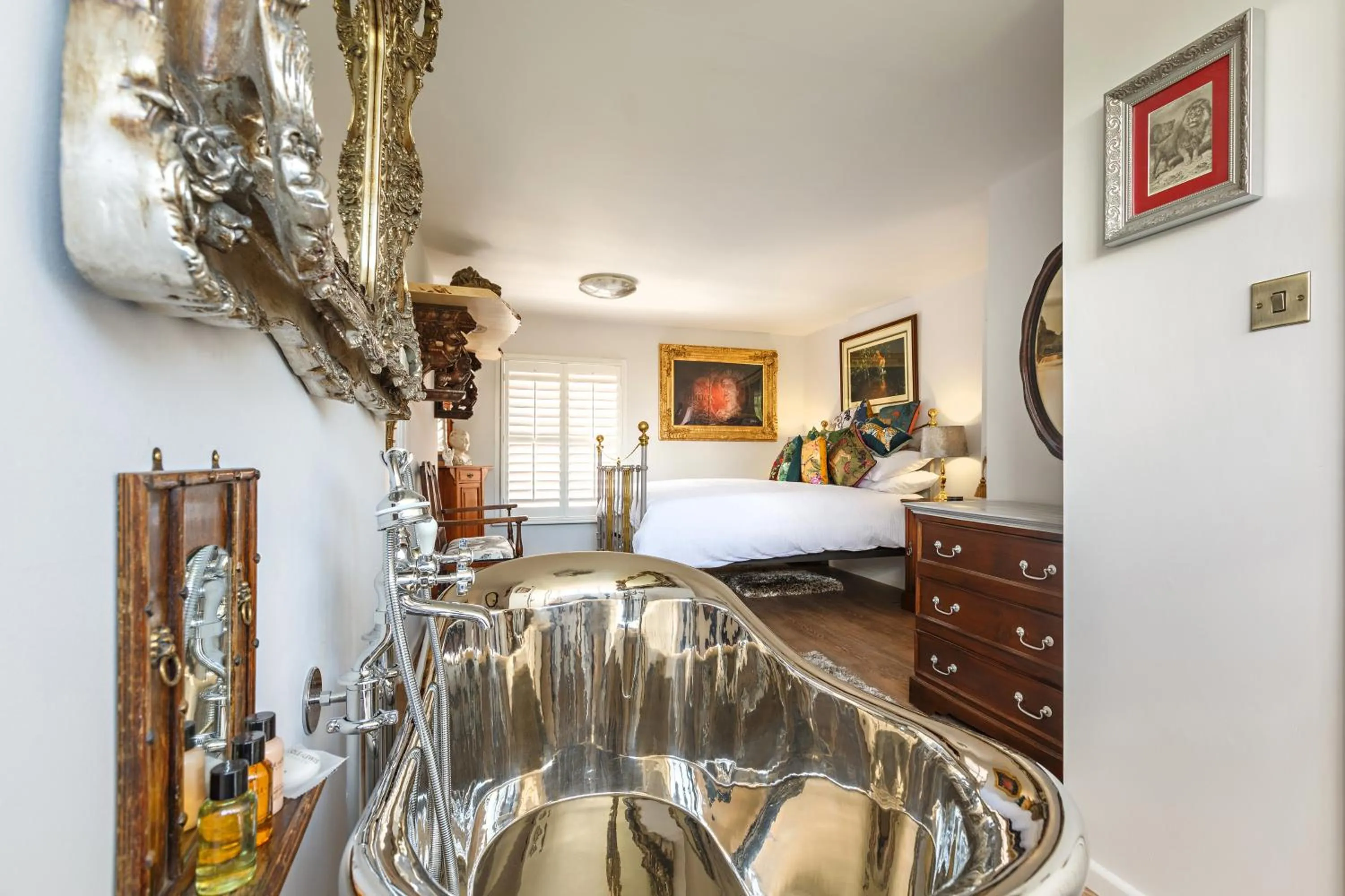 Bedroom, Bed in Georgina