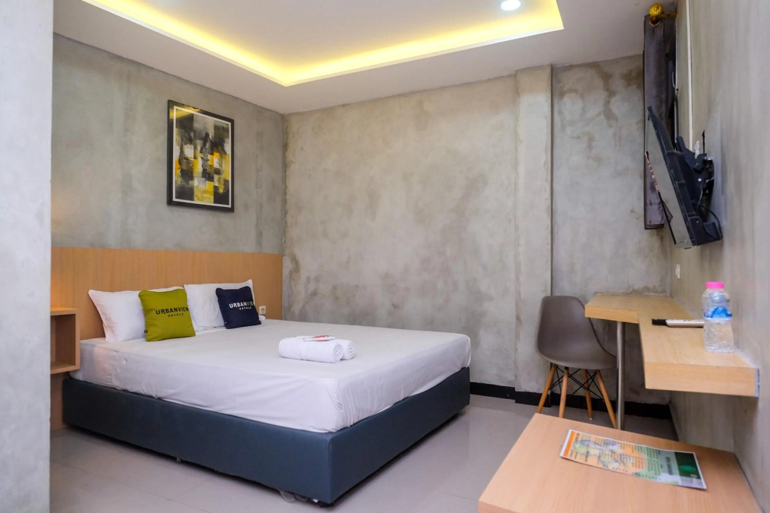 Bedroom, Bed in Urbanview Hotel Syariah Artamara Tegal by RedDoorz