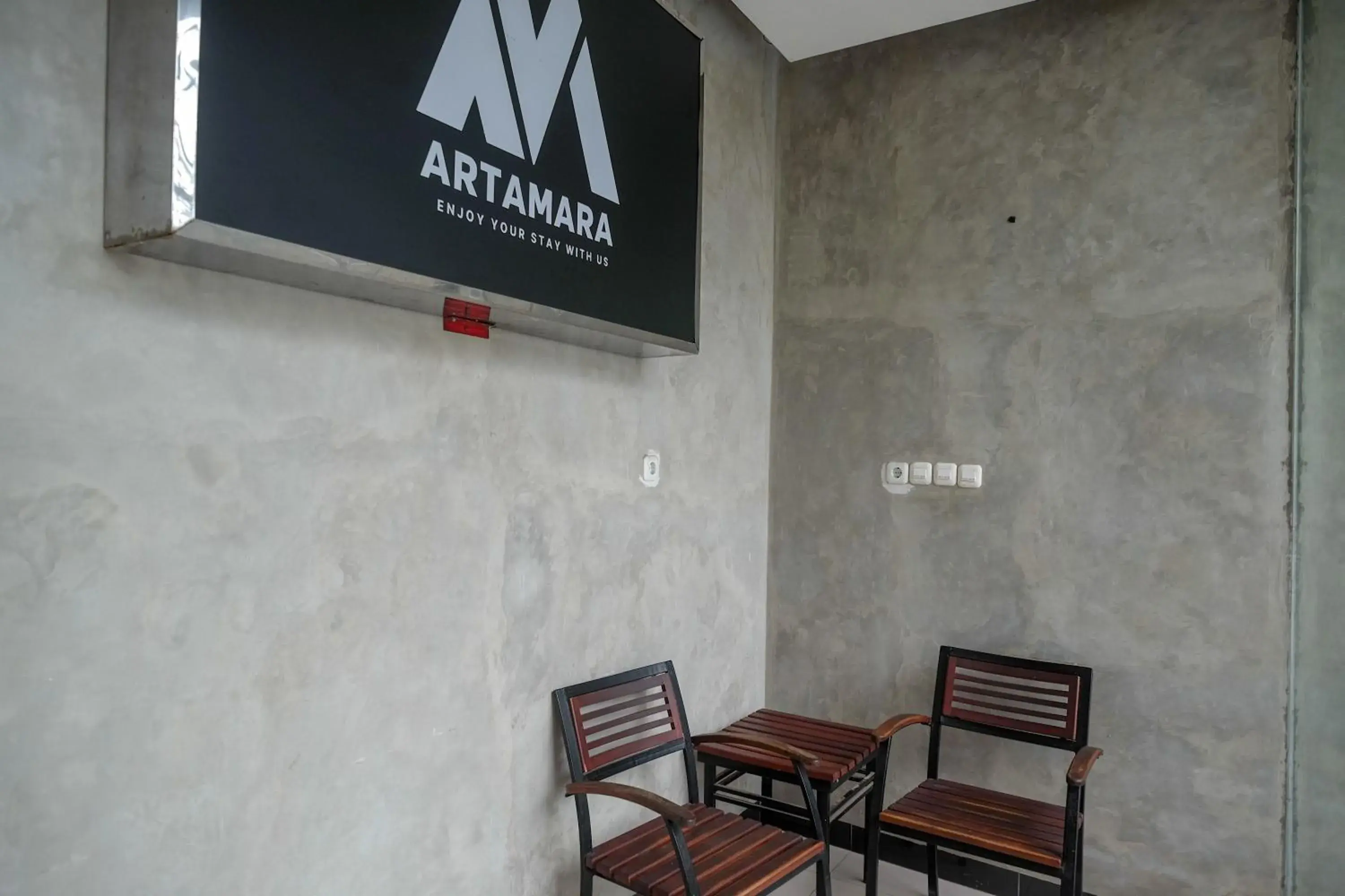 Seating area in Urbanview Hotel Syariah Artamara Tegal by RedDoorz Seating area in Urbanview Hotel Syariah Artamara Tegal by RedDoorz