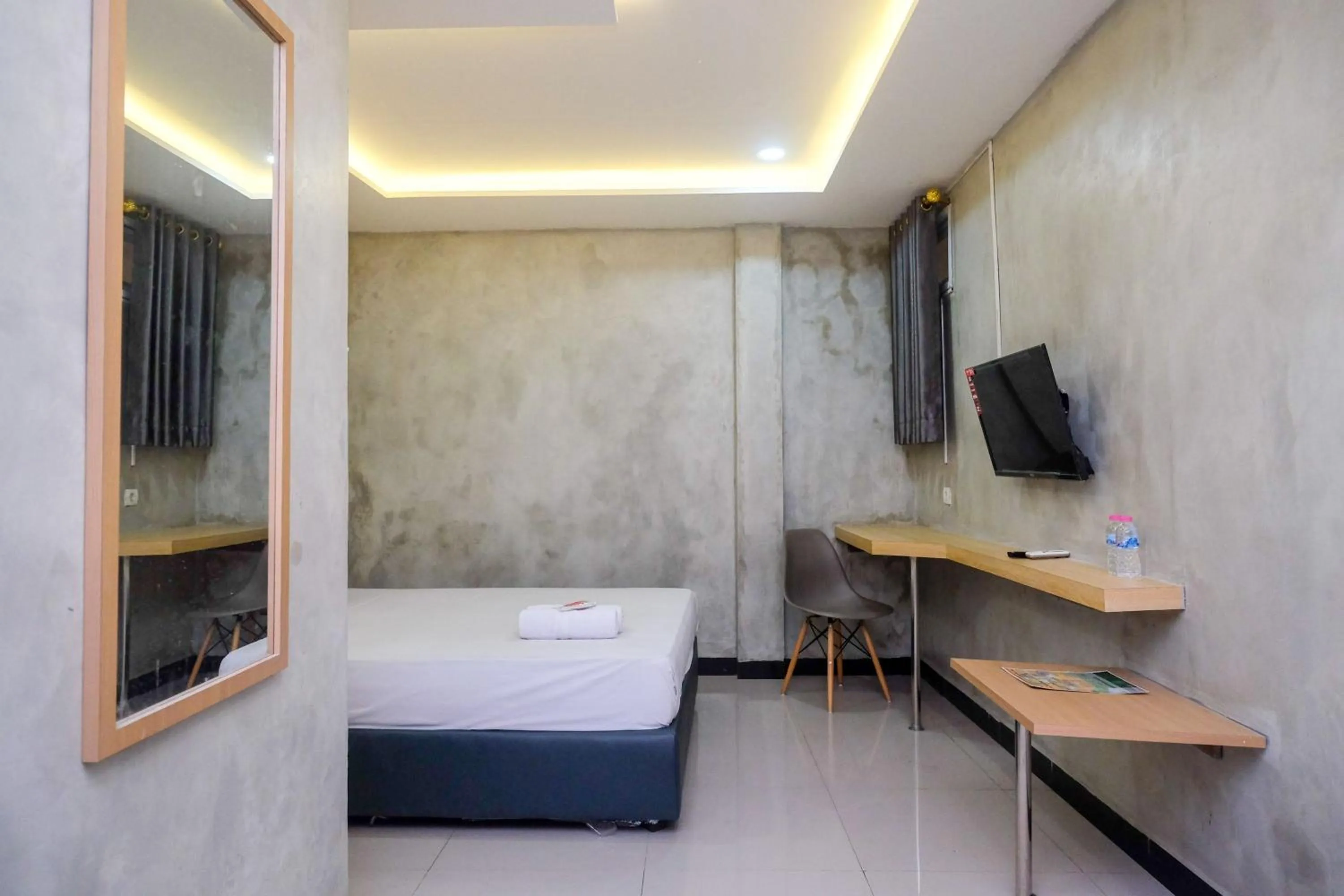Bedroom, Bed in Urbanview Hotel Syariah Artamara Tegal by RedDoorz