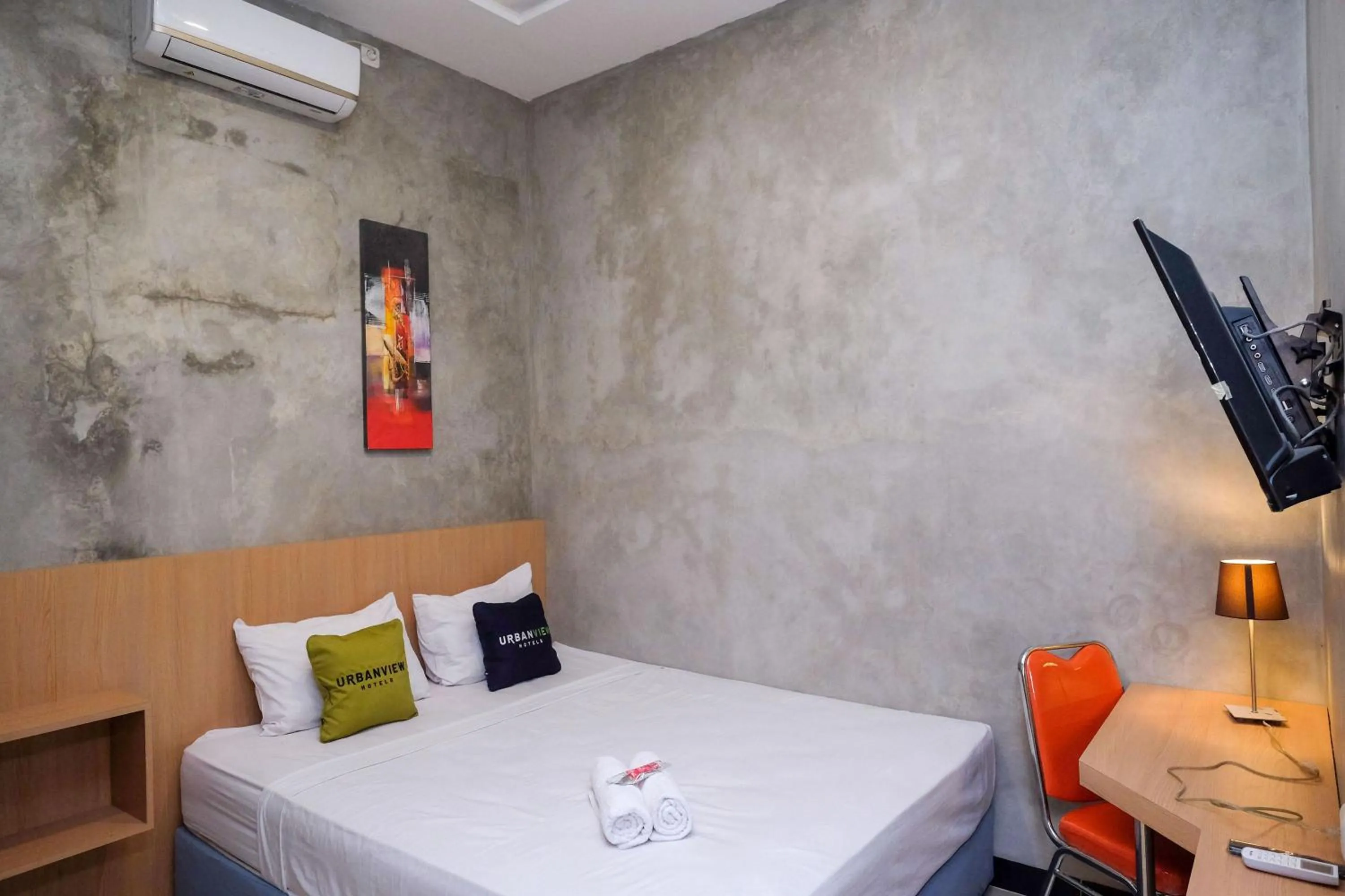 Bedroom, Bed in Urbanview Hotel Syariah Artamara Tegal by RedDoorz