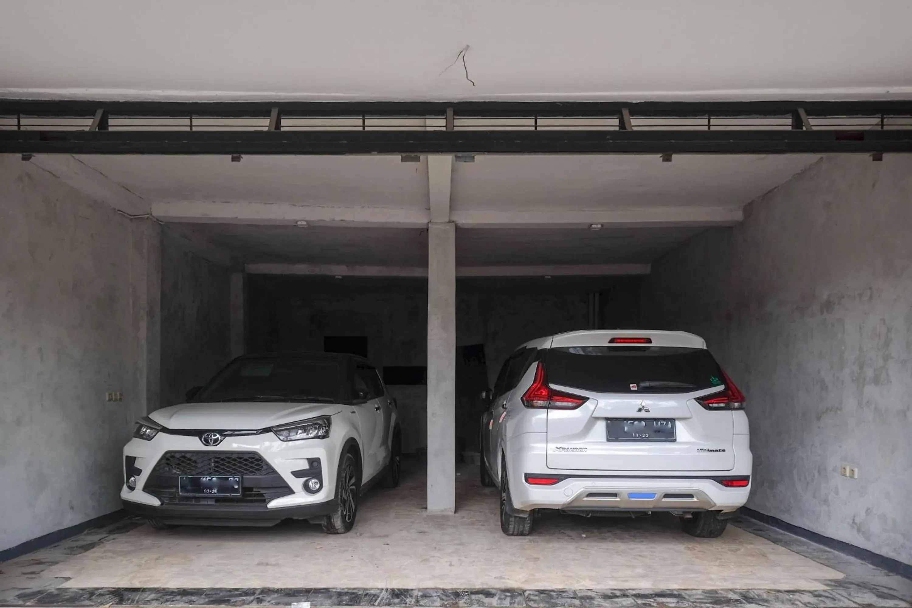 Parking in Urbanview Hotel Syariah Artamara Tegal by RedDoorz Parking in Urbanview Hotel Syariah Artamara Tegal by RedDoorz