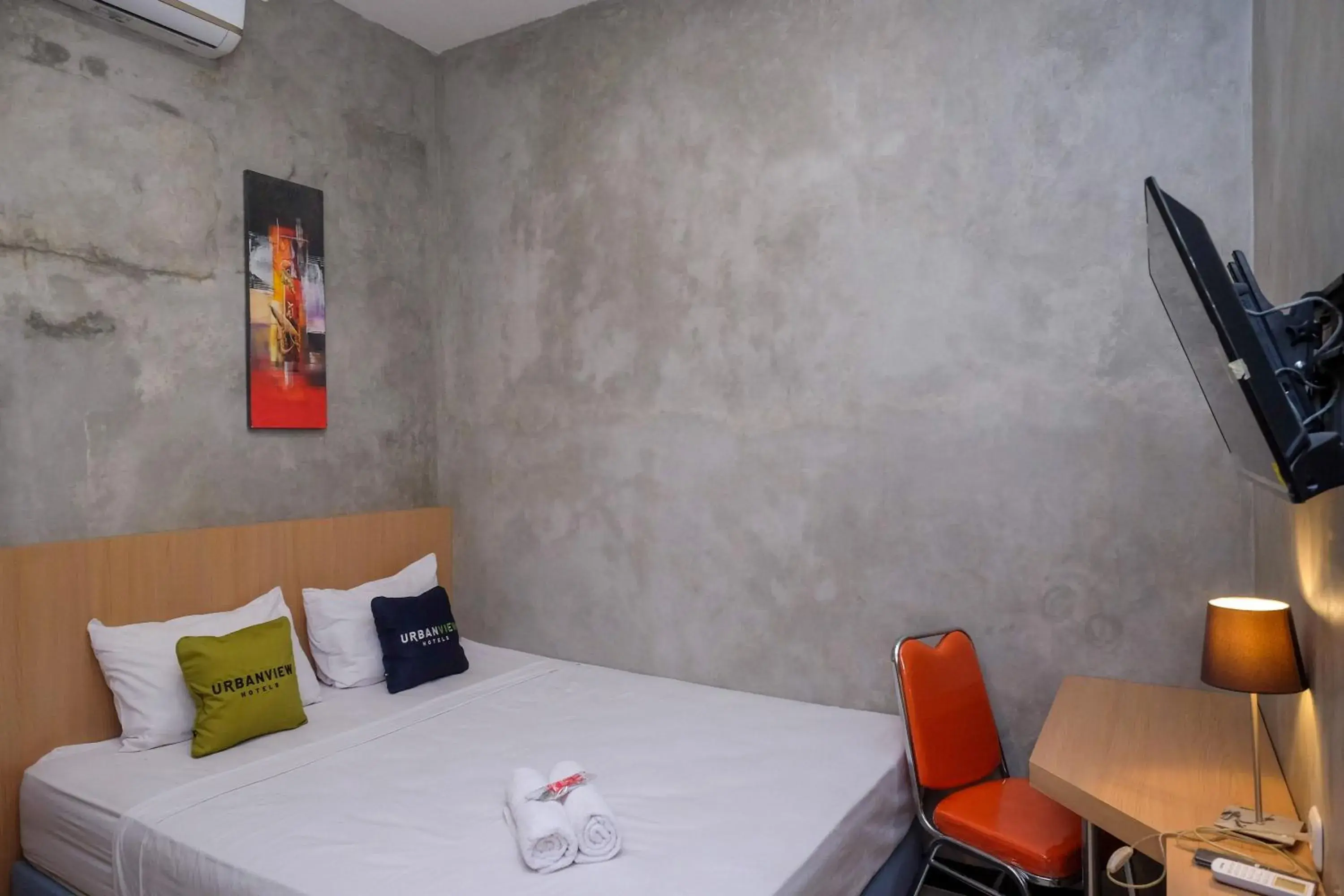 Bedroom, Bed in Urbanview Hotel Syariah Artamara Tegal by RedDoorz Bedroom, Bed in Urbanview Hotel Syariah Artamara Tegal by RedDoorz