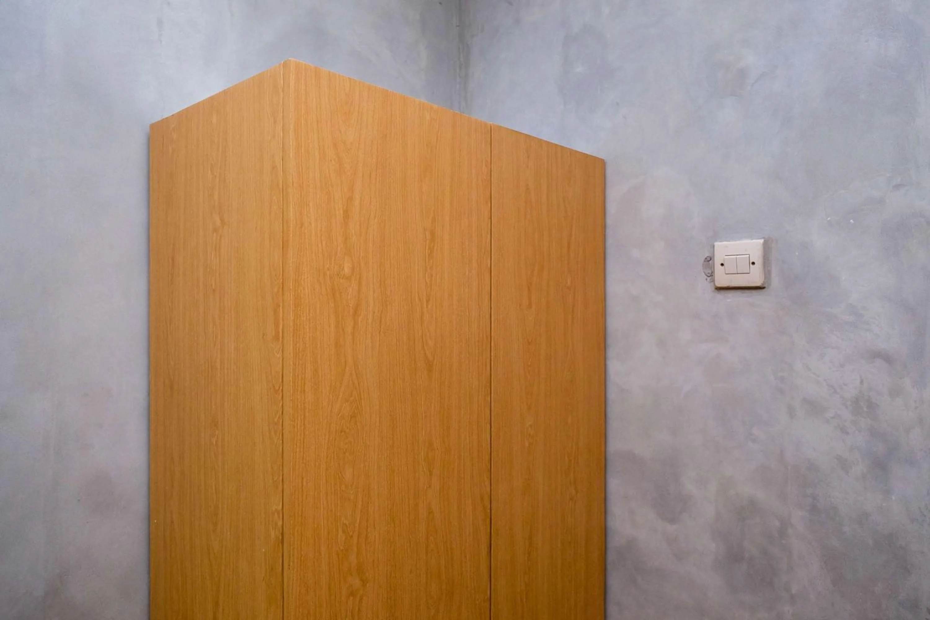 wardrobe in Urbanview Hotel Syariah Artamara Tegal by RedDoorz