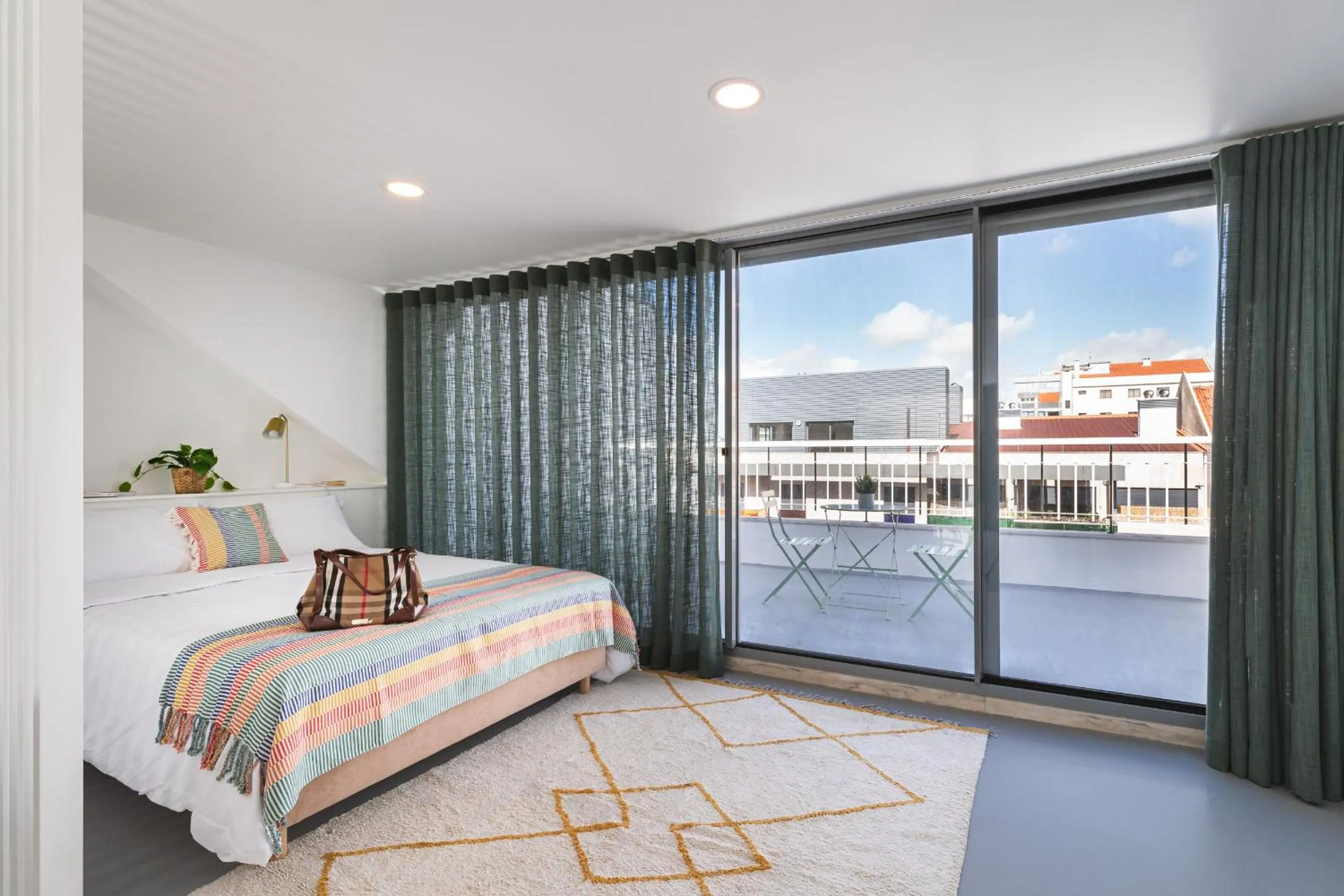 Bed in Succeed Campo Pequeno Apartments