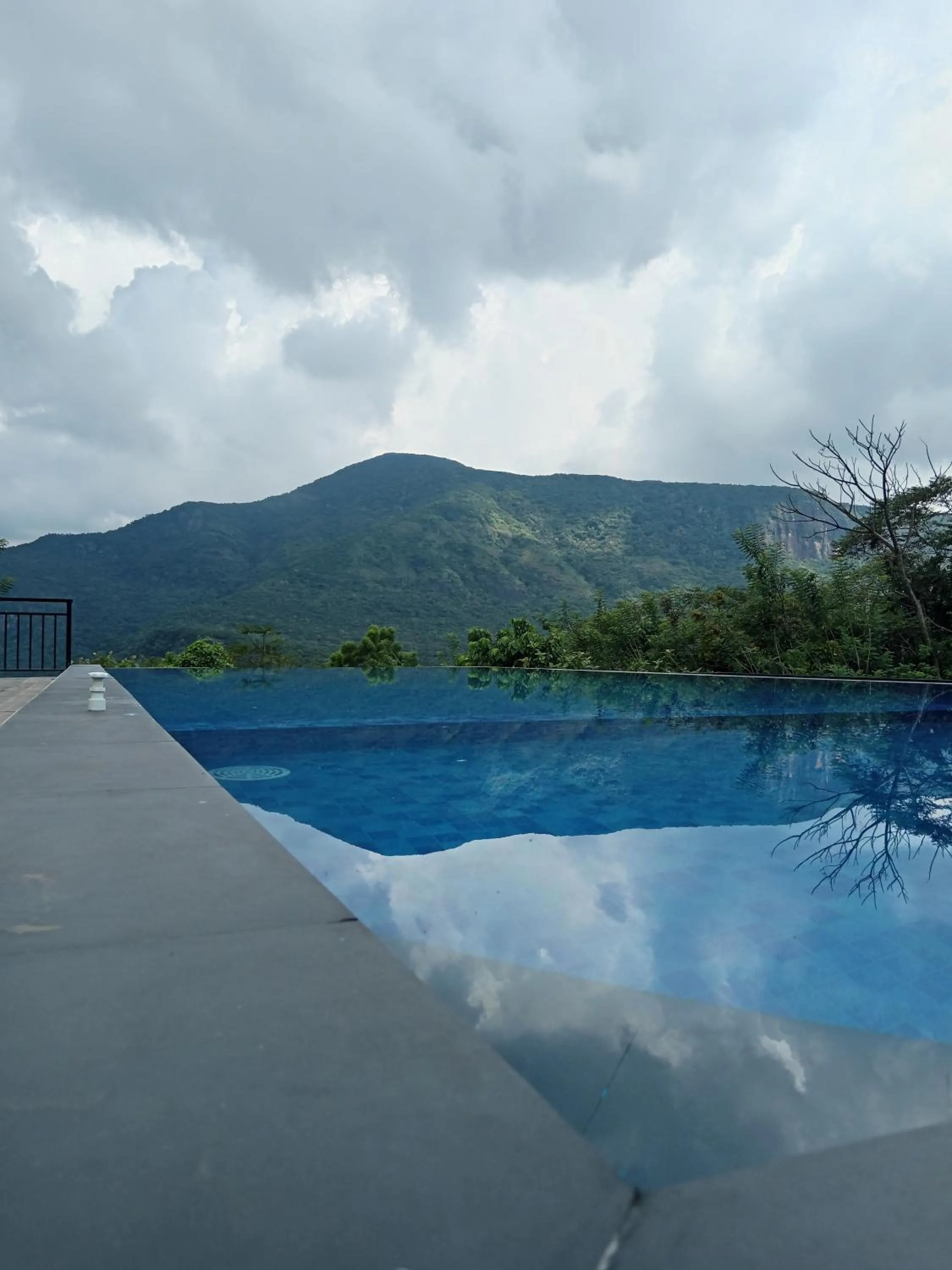 Swimming pool in CRYSTAL RIVERSTON DECK