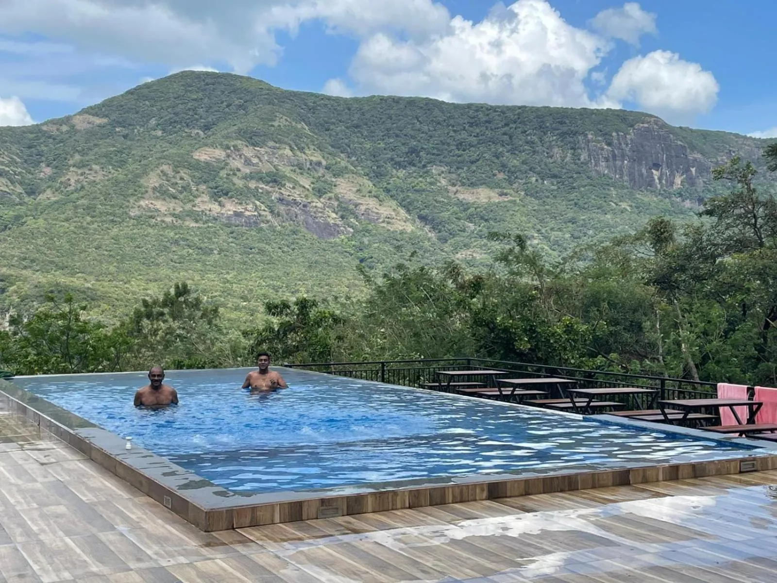Swimming pool in CRYSTAL RIVERSTON DECK