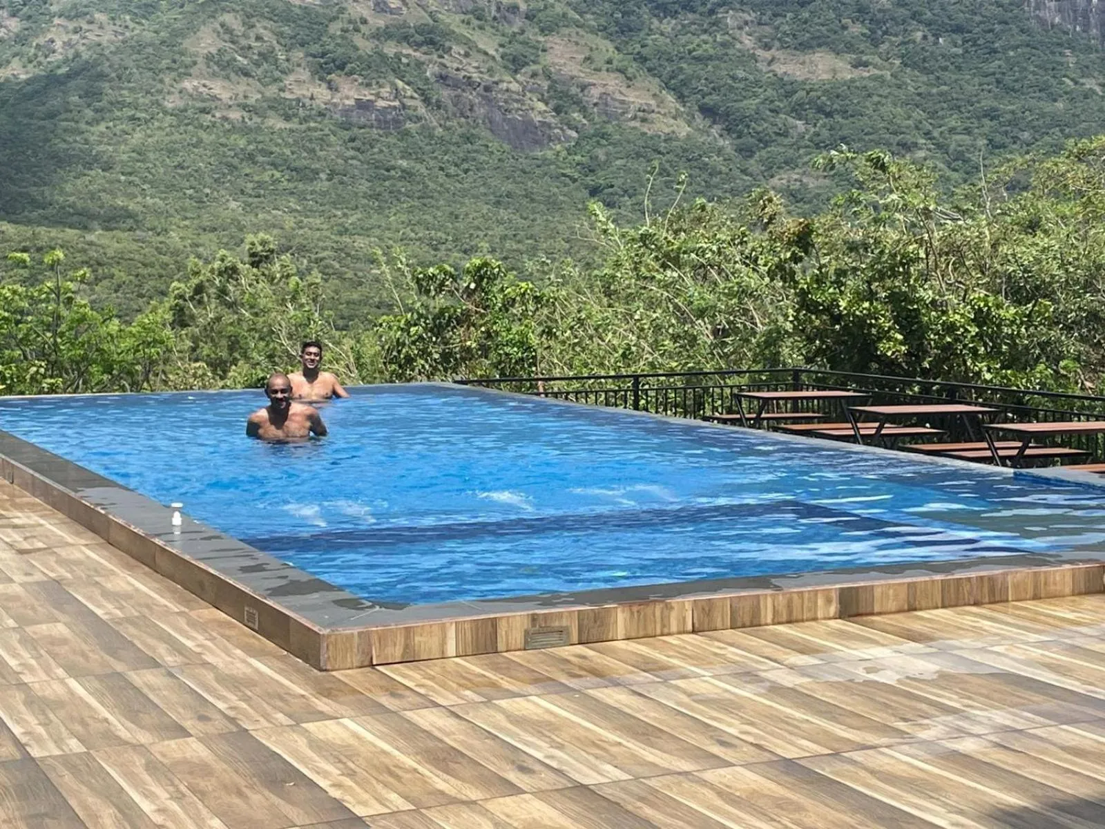 Swimming pool in CRYSTAL RIVERSTON DECK
