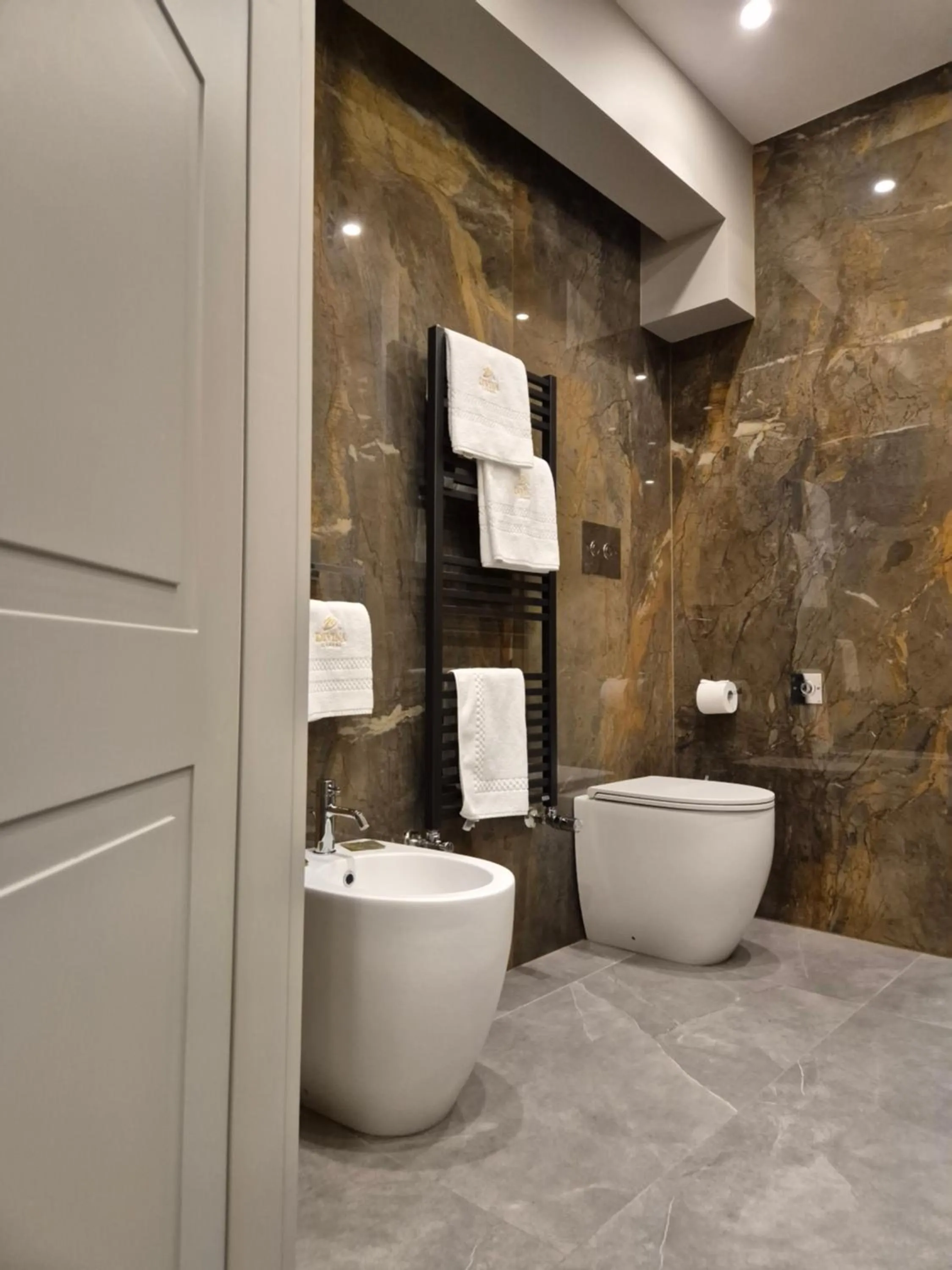 Toilet in Divina Charme