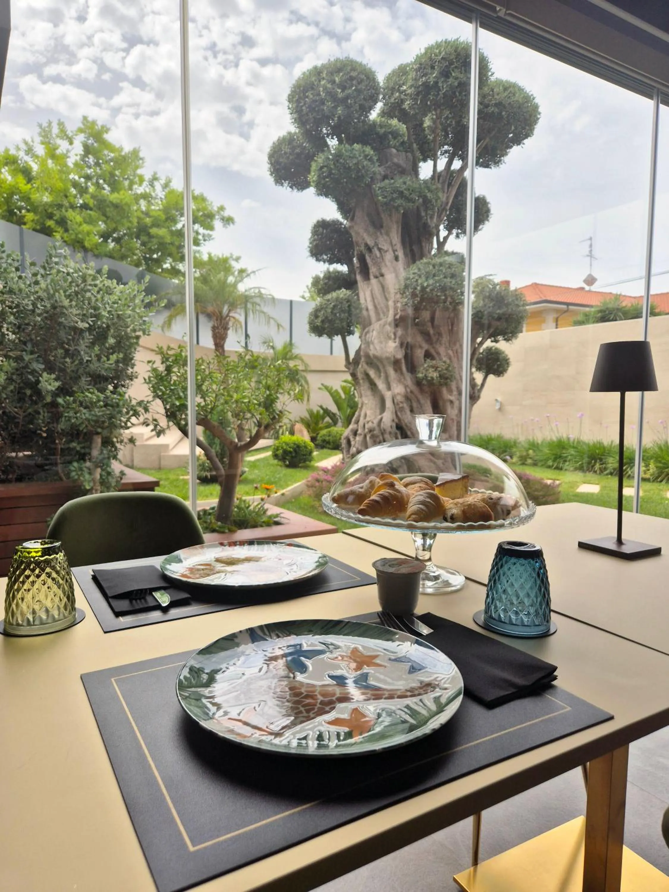 Food in Divina Charme