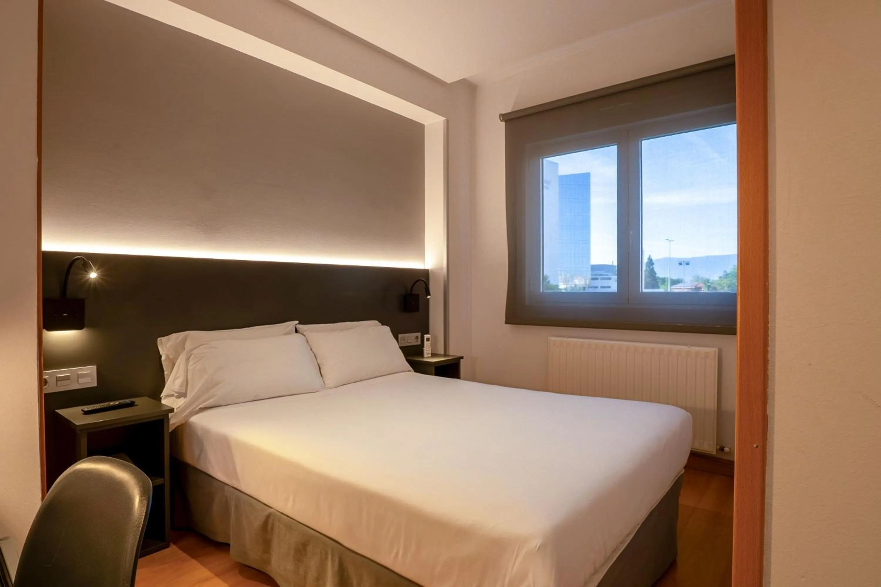 Property building, Bed in Sancho Ramirez