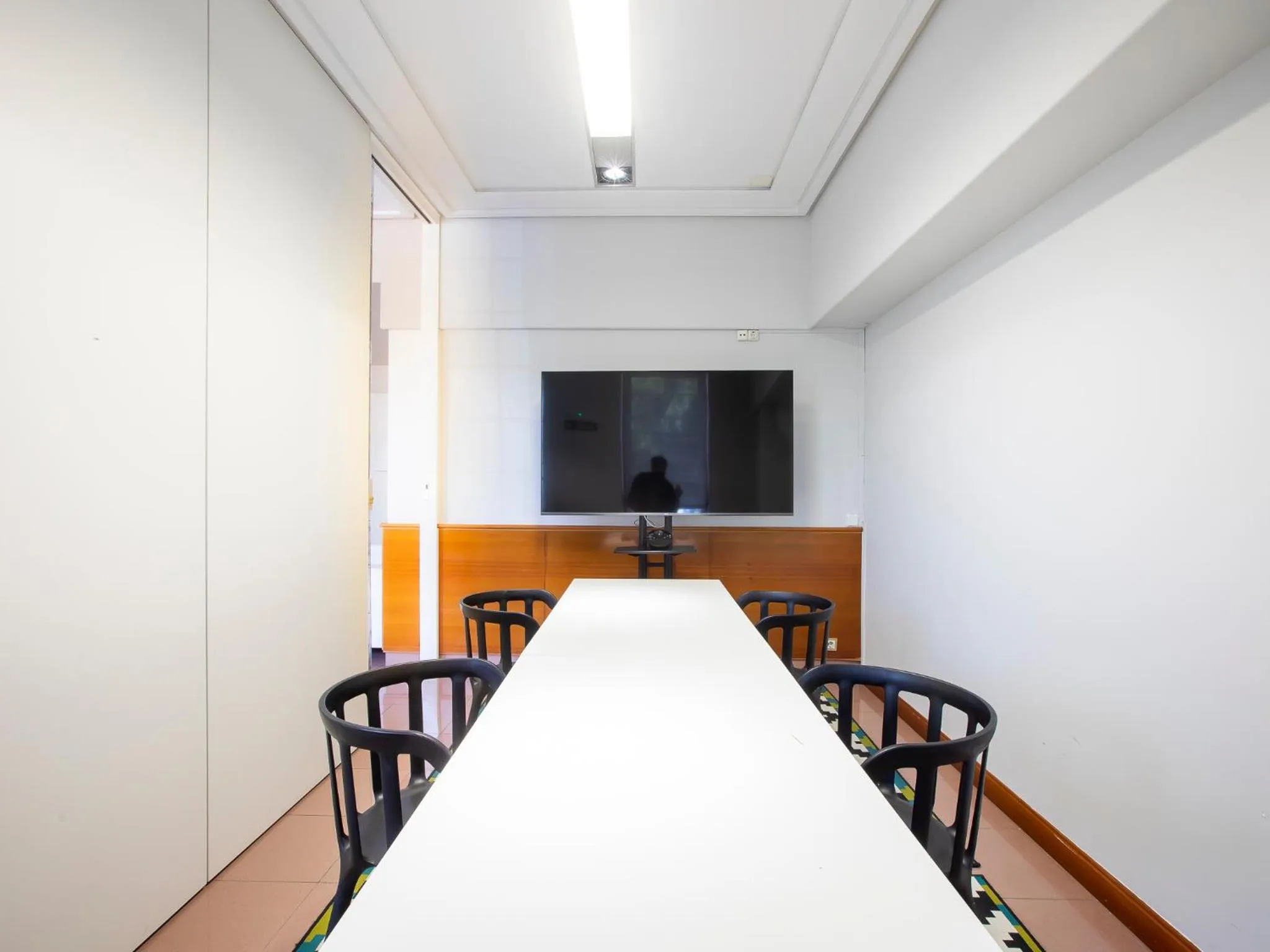 Business facilities in Sancho Ramirez