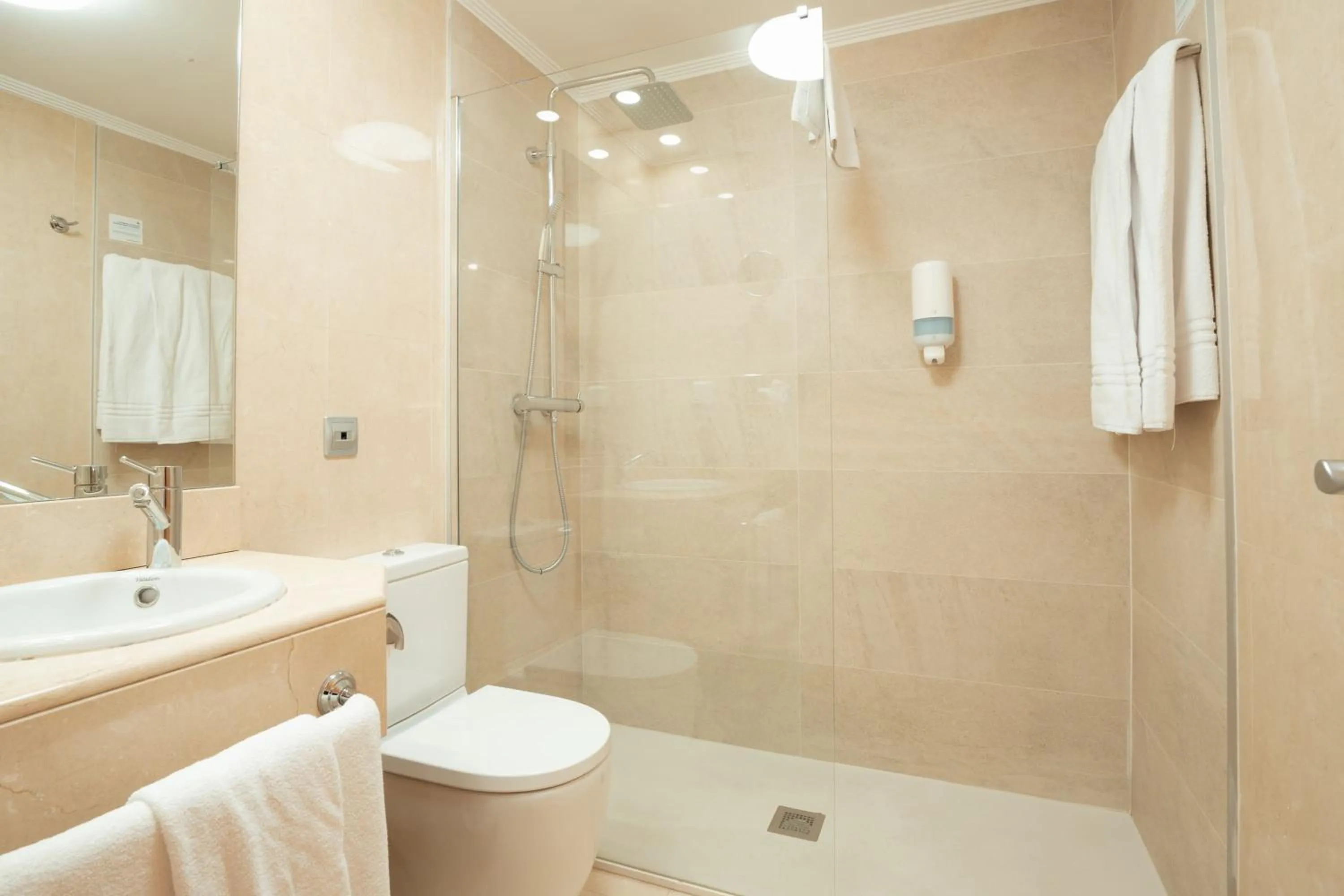 Shower in Sancho Ramirez